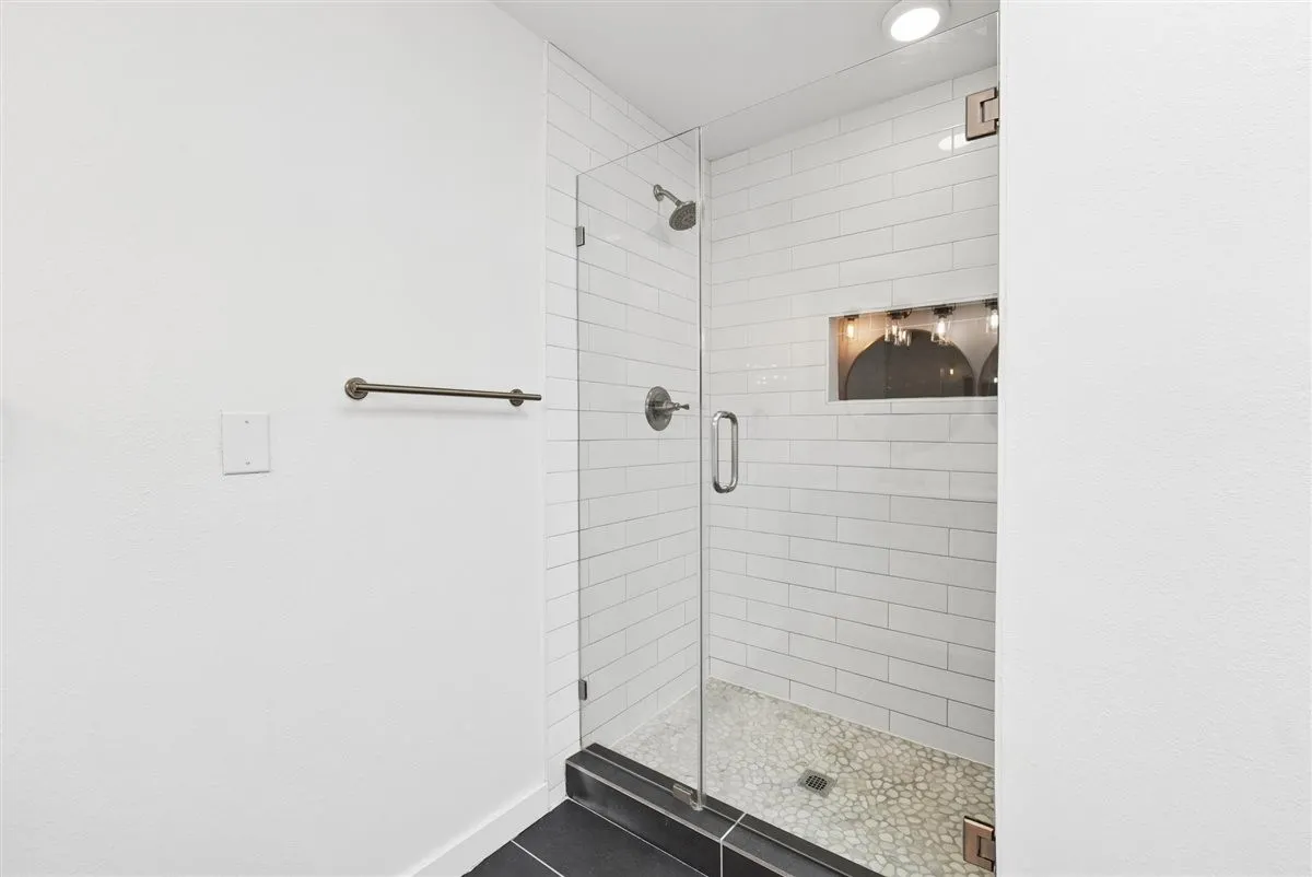 Townhouse For Rent in Dallas County , 3618 Gillespie Street 102, Dallas, Texas 75219, 3 Bedroom, 3 Bathroom, 2 Garage spaces, 1,835 Sqft, built in 1975, mls#21306204, Real Estate Agent in Dallas, Homes For Rent in Dallas county, Homes For Rent in Dallas, Realtor in Dallas Texas, Real Estate Brokerage Independent Realty Texas, Luminita Cordes Realtor