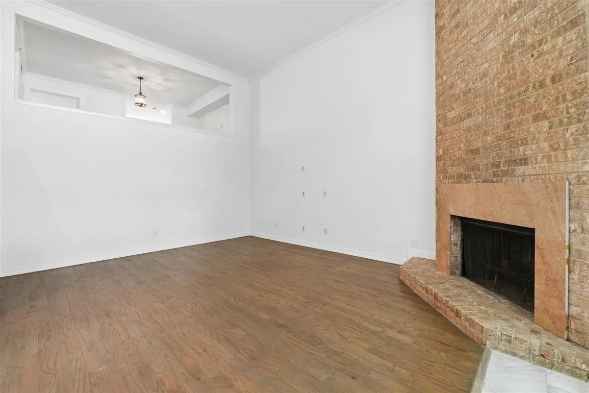Townhouse For Rent in Dallas County , 3618 Gillespie Street 102, Dallas, Texas 75219, 3 Bedroom, 3 Bathroom, 2 Garage spaces, 1,835 Sqft, built in 1975, mls#21306204, Real Estate Agent in Dallas, Homes For Rent in Dallas county, Homes For Rent in Dallas, Realtor in Dallas Texas, Real Estate Brokerage Independent Realty Texas, Luminita Cordes Realtor