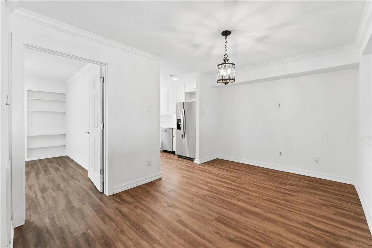 Townhouse For Rent in Dallas County , 3618 Gillespie Street 102, Dallas, Texas 75219, 3 Bedroom, 3 Bathroom, 2 Garage spaces, 1,835 Sqft, built in 1975, mls#21306204, Real Estate Agent in Dallas, Homes For Rent in Dallas county, Homes For Rent in Dallas, Realtor in Dallas Texas, Real Estate Brokerage Independent Realty Texas, Luminita Cordes Realtor