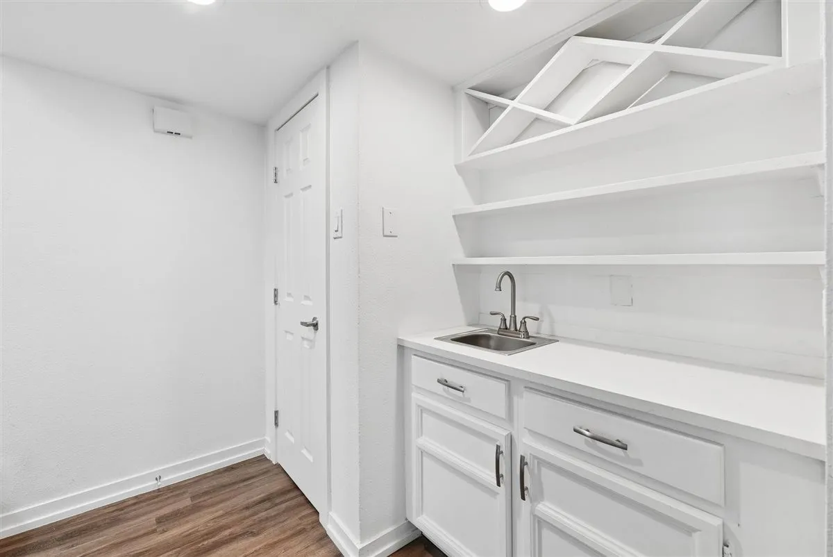 Townhouse For Rent in Dallas County , 3618 Gillespie Street 102, Dallas, Texas 75219, 3 Bedroom, 3 Bathroom, 2 Garage spaces, 1,835 Sqft, built in 1975, mls#21306204, Real Estate Agent in Dallas, Homes For Rent in Dallas county, Homes For Rent in Dallas, Realtor in Dallas Texas, Real Estate Brokerage Independent Realty Texas, Luminita Cordes Realtor