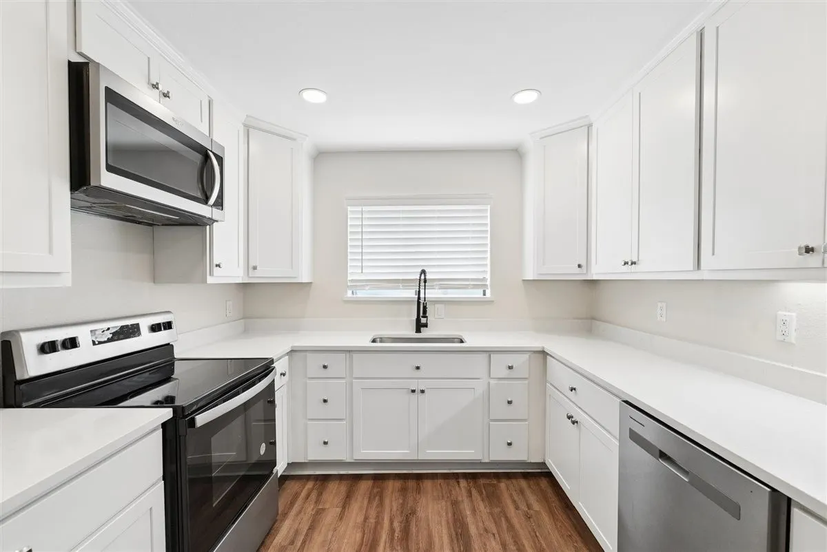Townhouse For Rent in Dallas County , 3618 Gillespie Street 102, Dallas, Texas 75219, 3 Bedroom, 3 Bathroom, 2 Garage spaces, 1,835 Sqft, built in 1975, mls#21306204, Real Estate Agent in Dallas, Homes For Rent in Dallas county, Homes For Rent in Dallas, Realtor in Dallas Texas, Real Estate Brokerage Independent Realty Texas, Luminita Cordes Realtor