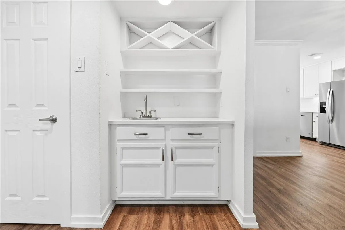 Townhouse For Rent in Dallas County , 3618 Gillespie Street 102, Dallas, Texas 75219, 3 Bedroom, 3 Bathroom, 2 Garage spaces, 1,835 Sqft, built in 1975, mls#21306204, Real Estate Agent in Dallas, Homes For Rent in Dallas county, Homes For Rent in Dallas, Realtor in Dallas Texas, Real Estate Brokerage Independent Realty Texas, Luminita Cordes Realtor