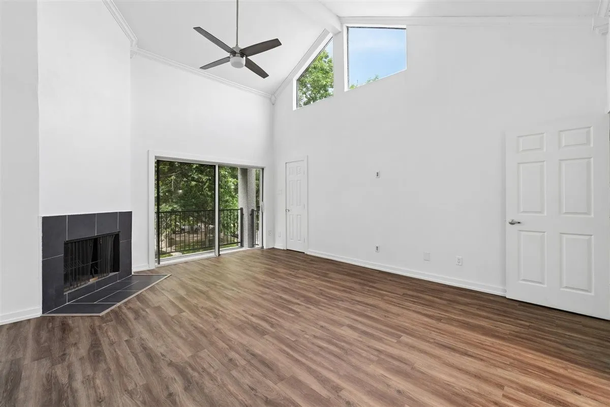 Townhouse For Rent in Dallas County , 3618 Gillespie Street 102, Dallas, Texas 75219, 3 Bedroom, 3 Bathroom, 2 Garage spaces, 1,835 Sqft, built in 1975, mls#21306204, Real Estate Agent in Dallas, Homes For Rent in Dallas county, Homes For Rent in Dallas, Realtor in Dallas Texas, Real Estate Brokerage Independent Realty Texas, Luminita Cordes Realtor