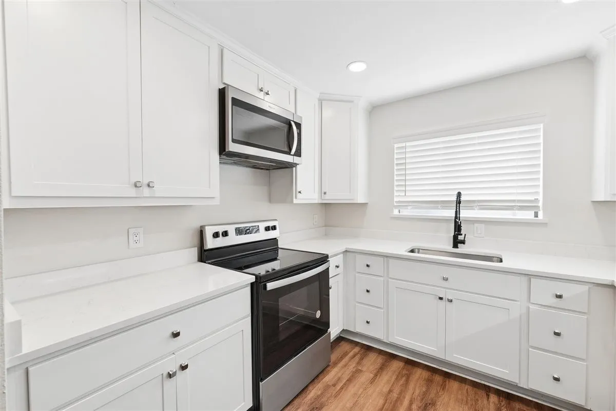 Townhouse For Rent in Dallas County , 3618 Gillespie Street 102, Dallas, Texas 75219, 3 Bedroom, 3 Bathroom, 2 Garage spaces, 1,835 Sqft, built in 1975, mls#21306204, Real Estate Agent in Dallas, Homes For Rent in Dallas county, Homes For Rent in Dallas, Realtor in Dallas Texas, Real Estate Brokerage Independent Realty Texas, Luminita Cordes Realtor
