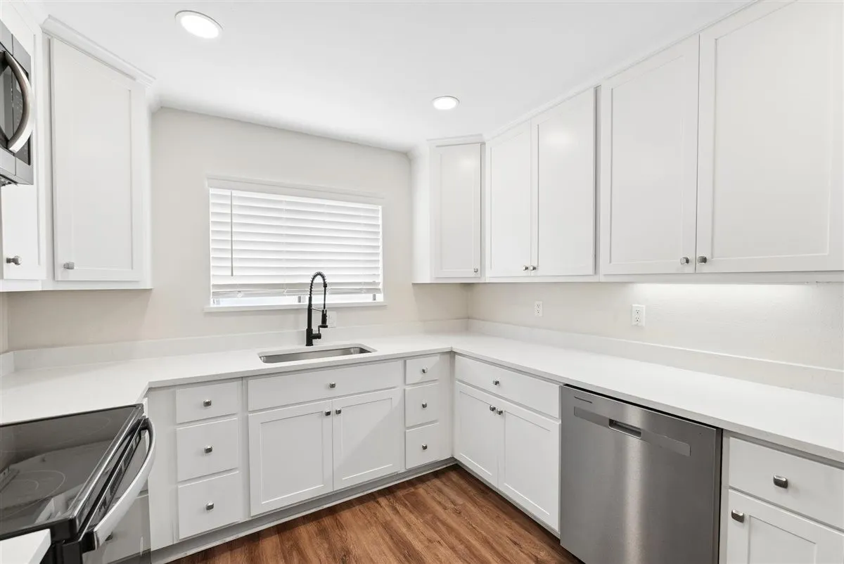 Townhouse For Rent in Dallas County , 3618 Gillespie Street 102, Dallas, Texas 75219, 3 Bedroom, 3 Bathroom, 2 Garage spaces, 1,835 Sqft, built in 1975, mls#21306204, Real Estate Agent in Dallas, Homes For Rent in Dallas county, Homes For Rent in Dallas, Realtor in Dallas Texas, Real Estate Brokerage Independent Realty Texas, Luminita Cordes Realtor