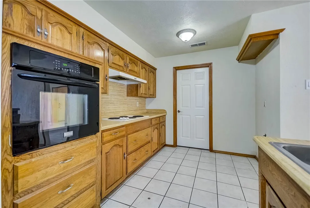 Duplex For Rent in Collin County , 1104 Wimbledon Lane, Plano, Texas 75075, 3 Bedroom, 2 Bathroom, 2 Garage spaces, 1,714 Sqft, built in 1984, mls#21305740, Real Estate Agent in Plano, Homes For Rent in Collin county, Homes For Rent in Plano, Realtor in Plano Texas, Real Estate Brokerage Independent Realty Texas, Luminita Cordes Realtor