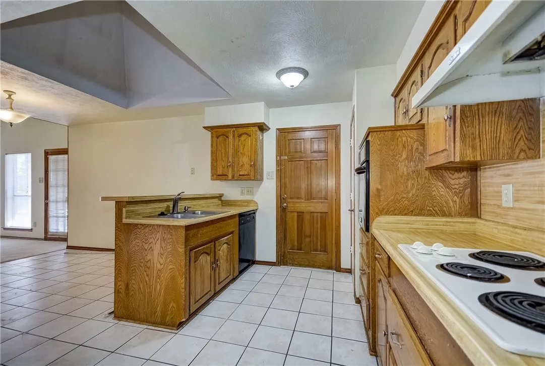 Duplex For Rent in Collin County , 1104 Wimbledon Lane, Plano, Texas 75075, 3 Bedroom, 2 Bathroom, 2 Garage spaces, 1,714 Sqft, built in 1984, mls#21305740, Real Estate Agent in Plano, Homes For Rent in Collin county, Homes For Rent in Plano, Realtor in Plano Texas, Real Estate Brokerage Independent Realty Texas, Luminita Cordes Realtor
