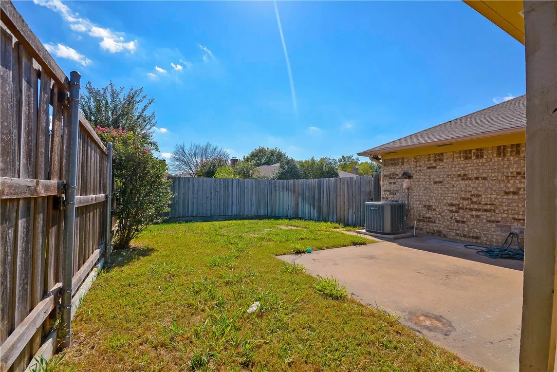 Duplex For Rent in Collin County , 1104 Wimbledon Lane, Plano, Texas 75075, 3 Bedroom, 2 Bathroom, 2 Garage spaces, 1,714 Sqft, built in 1984, mls#21305740, Real Estate Agent in Plano, Homes For Rent in Collin county, Homes For Rent in Plano, Realtor in Plano Texas, Real Estate Brokerage Independent Realty Texas, Luminita Cordes Realtor