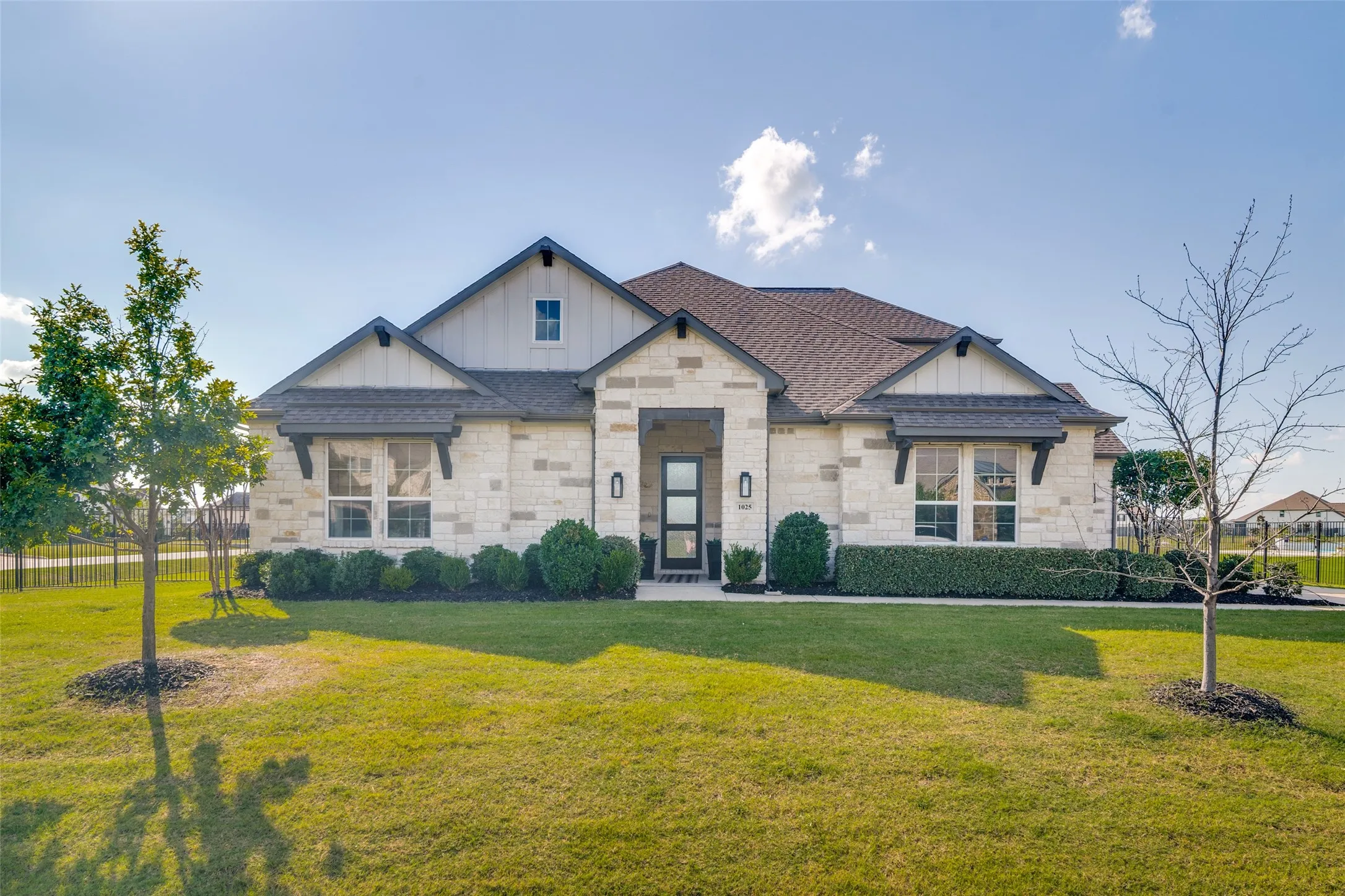 Single Family Residence For Sale in Collin County , 1025 Sugar Bars Drive, Lucas, Texas 75002, 4 Bedroom, 4 Bathroom, 3 Garage spaces, 3,443 Sqft, built in 2021, mls#21301776, Real Estate Agent in Lucas, Homes For Sale in Collin county, Homes For Sale in Lucas, Realtor in Lucas Texas, Real Estate Brokerage Independent Realty Texas, Luminita Cordes Realtor