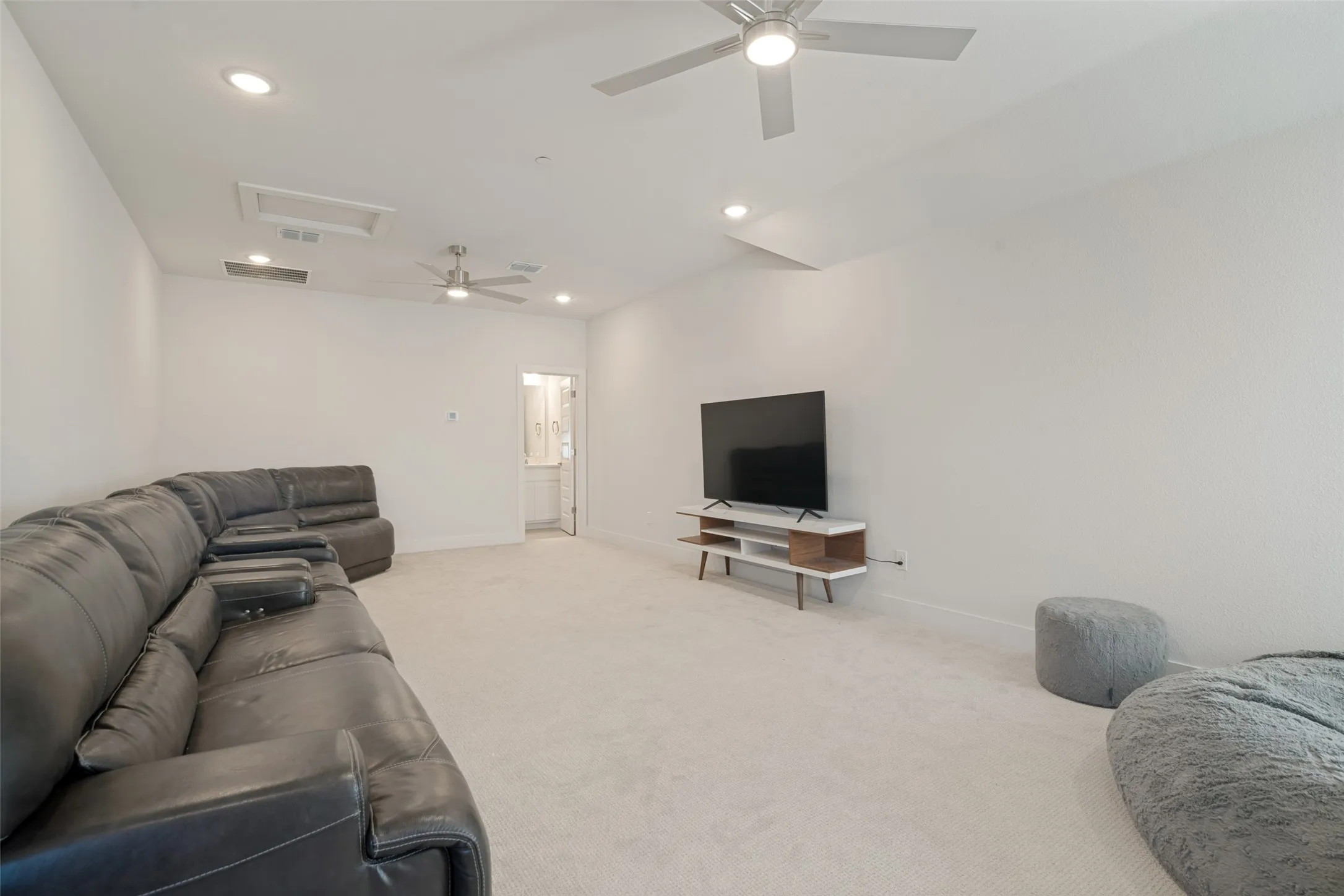 Single Family Residence For Sale in Collin County , 1025 Sugar Bars Drive, Lucas, Texas 75002, 4 Bedroom, 4 Bathroom, 3 Garage spaces, 3,443 Sqft, built in 2021, mls#21301776, Real Estate Agent in Lucas, Homes For Sale in Collin county, Homes For Sale in Lucas, Realtor in Lucas Texas, Real Estate Brokerage Independent Realty Texas, Luminita Cordes Realtor