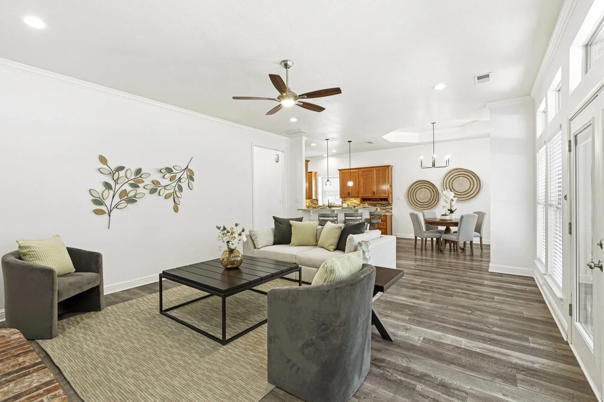 Single Family Residence For Sale in Tarrant County , 308 Leeward Circle, Azle, Texas 76020, 4 Bedroom, 3 Bathroom, 2 Garage spaces, 2,994 Sqft, built in 1999, mls#21306321, Real Estate Agent in Azle, Homes For Sale in Tarrant county, Homes For Sale in Azle, Realtor in Azle Texas, Real Estate Brokerage Independent Realty Texas, Luminita Cordes Realtor