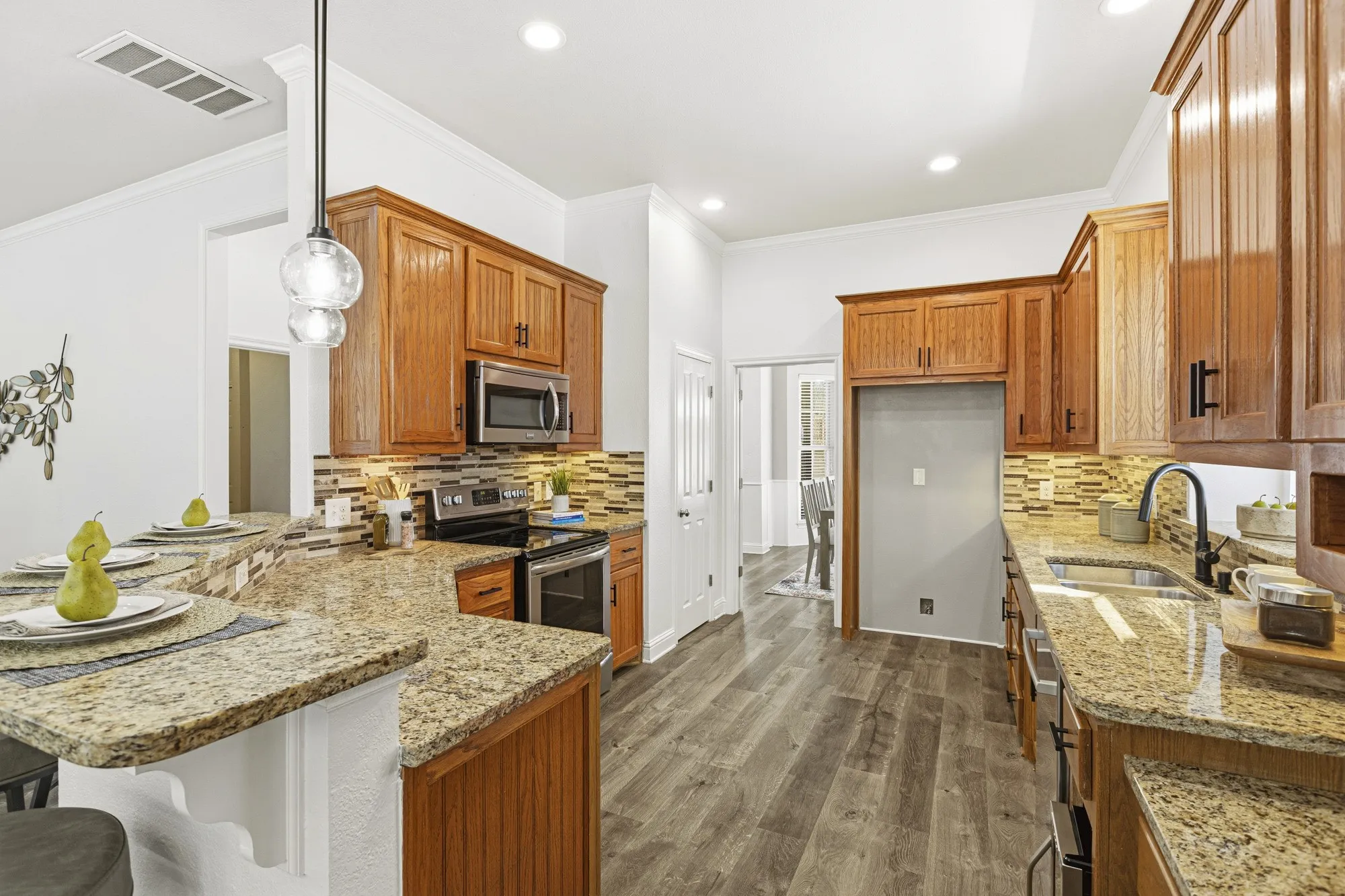 Single Family Residence For Sale in Tarrant County , 308 Leeward Circle, Azle, Texas 76020, 4 Bedroom, 3 Bathroom, 2 Garage spaces, 2,994 Sqft, built in 1999, mls#21306321, Real Estate Agent in Azle, Homes For Sale in Tarrant county, Homes For Sale in Azle, Realtor in Azle Texas, Real Estate Brokerage Independent Realty Texas, Luminita Cordes Realtor