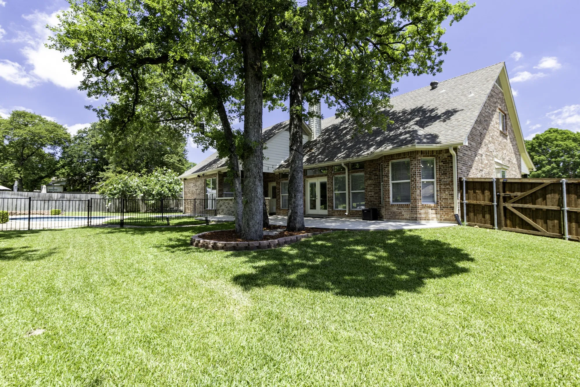 Single Family Residence For Sale in Tarrant County , 308 Leeward Circle, Azle, Texas 76020, 4 Bedroom, 3 Bathroom, 2 Garage spaces, 2,994 Sqft, built in 1999, mls#21306321, Real Estate Agent in Azle, Homes For Sale in Tarrant county, Homes For Sale in Azle, Realtor in Azle Texas, Real Estate Brokerage Independent Realty Texas, Luminita Cordes Realtor