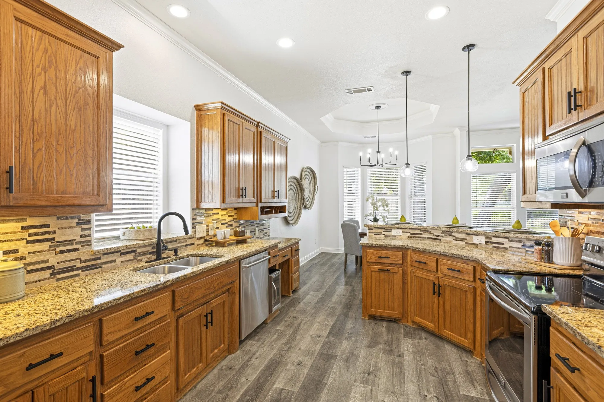 Single Family Residence For Sale in Tarrant County , 308 Leeward Circle, Azle, Texas 76020, 4 Bedroom, 3 Bathroom, 2 Garage spaces, 2,994 Sqft, built in 1999, mls#21306321, Real Estate Agent in Azle, Homes For Sale in Tarrant county, Homes For Sale in Azle, Realtor in Azle Texas, Real Estate Brokerage Independent Realty Texas, Luminita Cordes Realtor