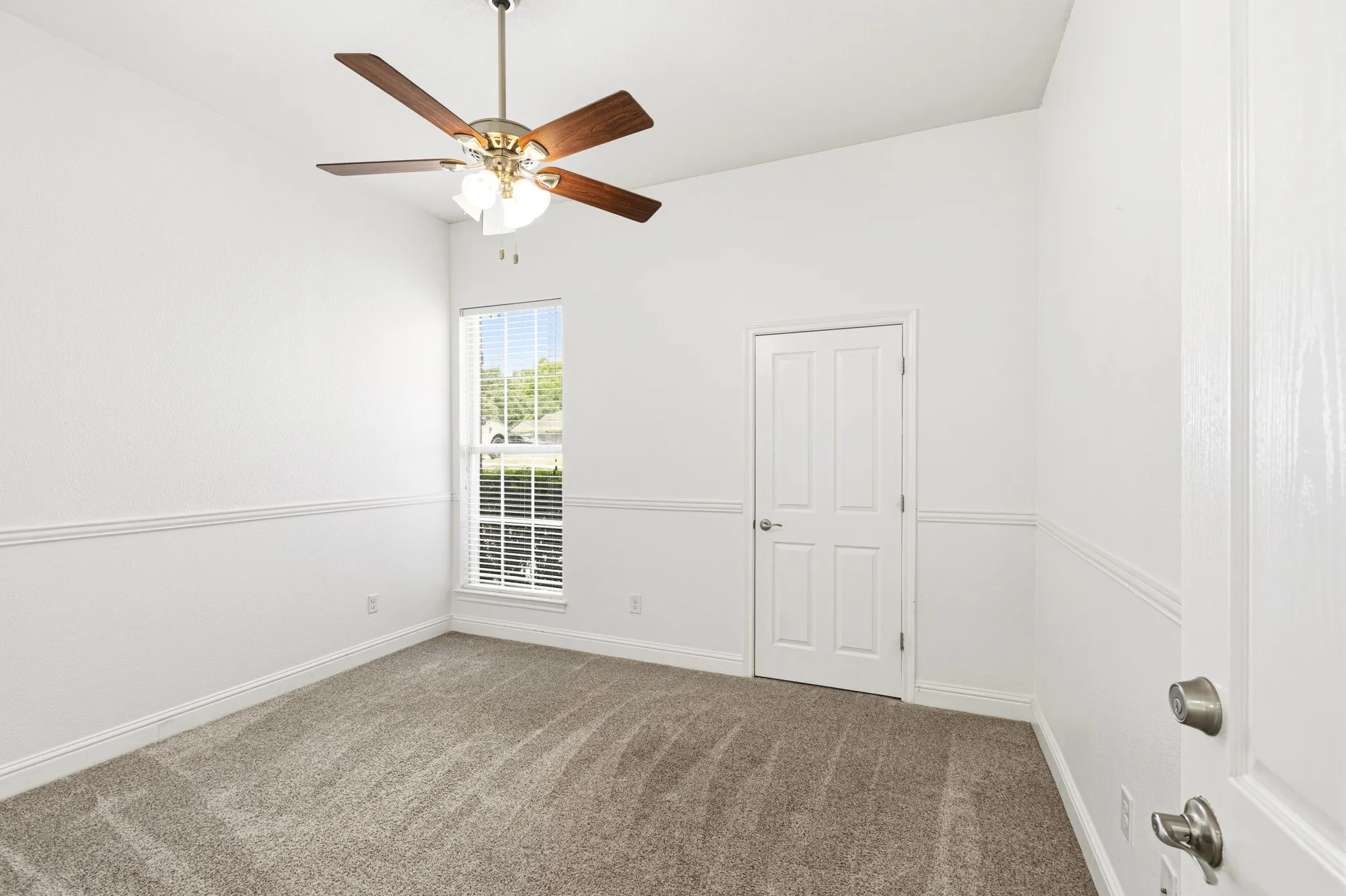 Single Family Residence For Sale in Tarrant County , 308 Leeward Circle, Azle, Texas 76020, 4 Bedroom, 3 Bathroom, 2 Garage spaces, 2,994 Sqft, built in 1999, mls#21306321, Real Estate Agent in Azle, Homes For Sale in Tarrant county, Homes For Sale in Azle, Realtor in Azle Texas, Real Estate Brokerage Independent Realty Texas, Luminita Cordes Realtor