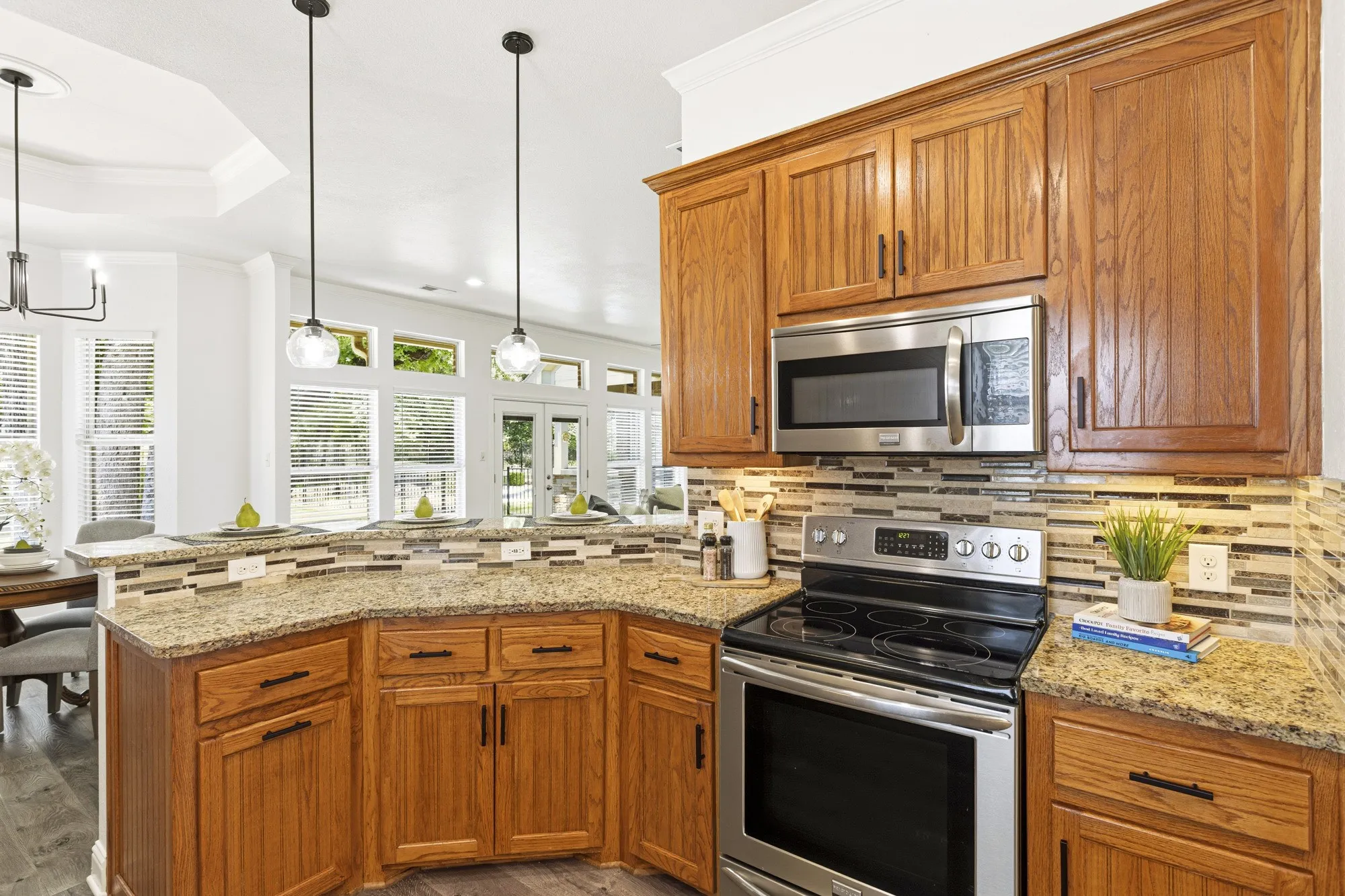 Single Family Residence For Sale in Tarrant County , 308 Leeward Circle, Azle, Texas 76020, 4 Bedroom, 3 Bathroom, 2 Garage spaces, 2,994 Sqft, built in 1999, mls#21306321, Real Estate Agent in Azle, Homes For Sale in Tarrant county, Homes For Sale in Azle, Realtor in Azle Texas, Real Estate Brokerage Independent Realty Texas, Luminita Cordes Realtor