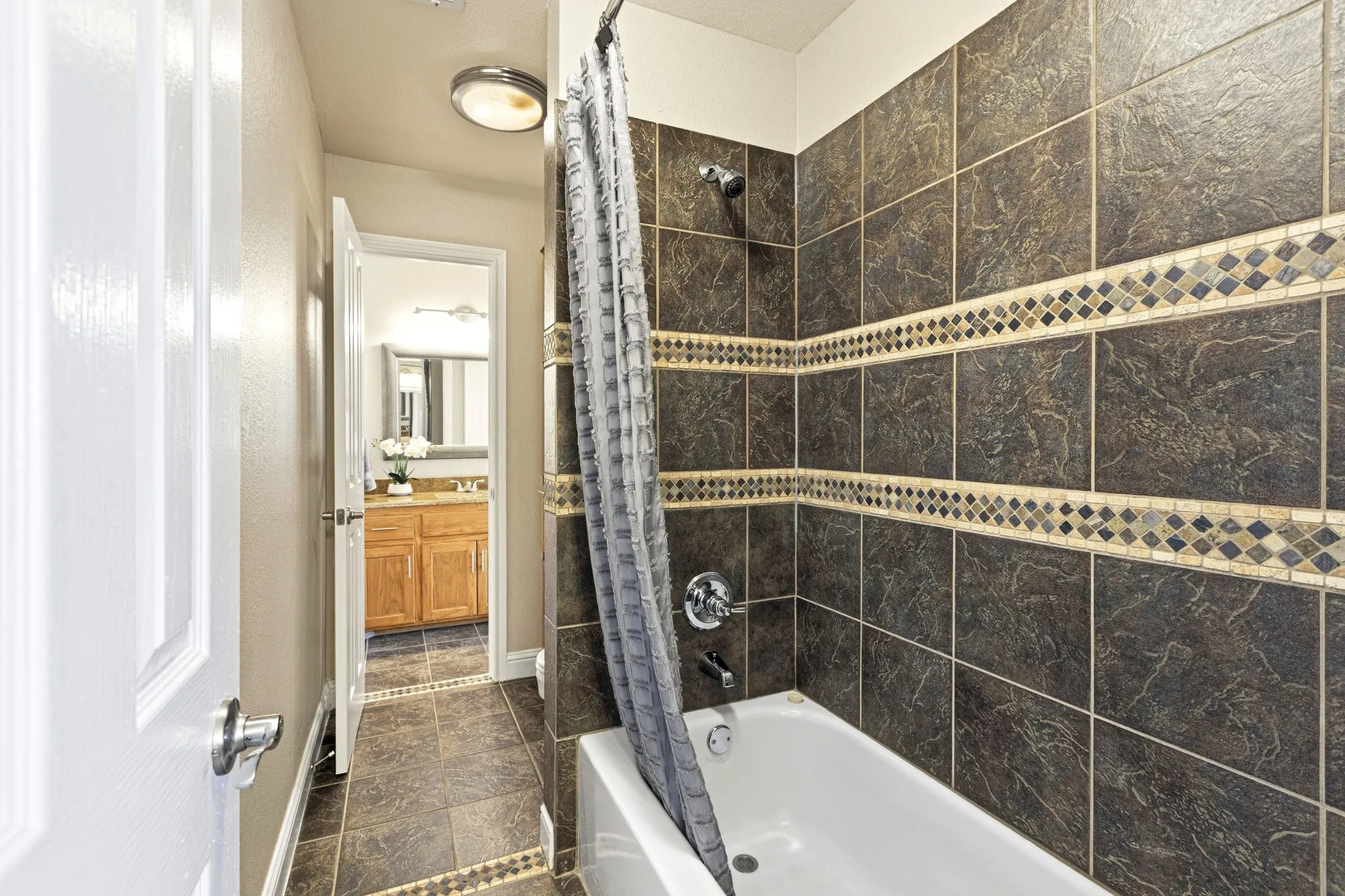 Single Family Residence For Sale in Tarrant County , 308 Leeward Circle, Azle, Texas 76020, 4 Bedroom, 3 Bathroom, 2 Garage spaces, 2,994 Sqft, built in 1999, mls#21306321, Real Estate Agent in Azle, Homes For Sale in Tarrant county, Homes For Sale in Azle, Realtor in Azle Texas, Real Estate Brokerage Independent Realty Texas, Luminita Cordes Realtor