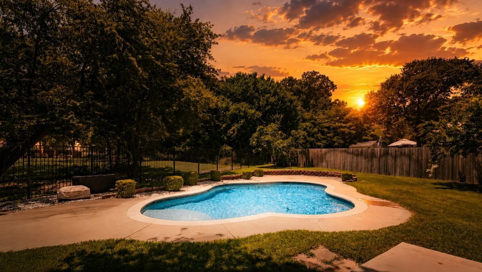 Single Family Residence For Sale in Tarrant County , 308 Leeward Circle, Azle, Texas 76020, 4 Bedroom, 3 Bathroom, 2 Garage spaces, 2,994 Sqft, built in 1999, mls#21306321, Real Estate Agent in Azle, Homes For Sale in Tarrant county, Homes For Sale in Azle, Realtor in Azle Texas, Real Estate Brokerage Independent Realty Texas, Luminita Cordes Realtor