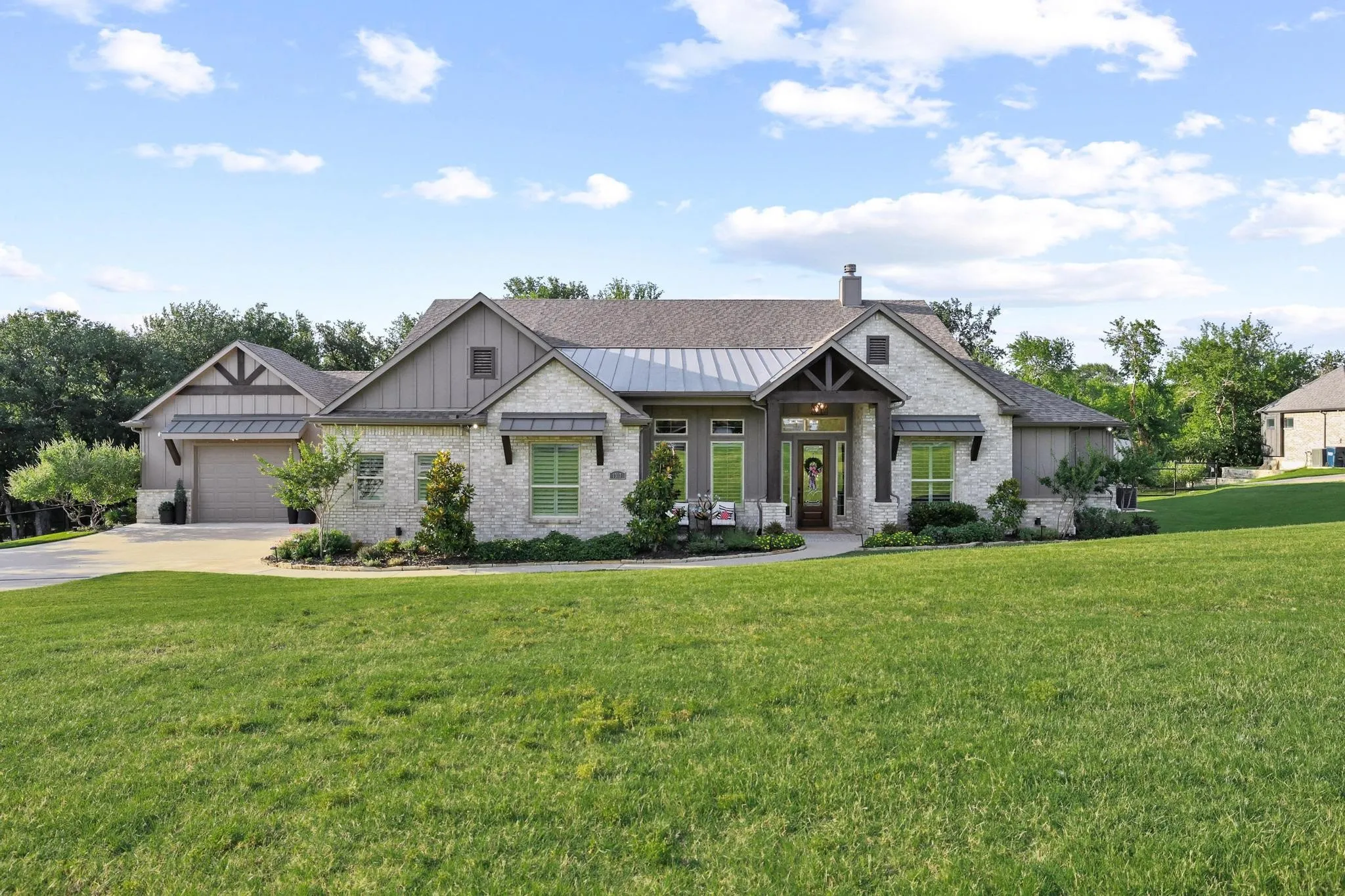 Single Family Residence For Sale in Grayson County , 1317 Hunt Road, Gunter, Texas 75058, 4 Bedroom, 4 Bathroom, 3 Garage spaces, 3,650 Sqft, built in 2022, mls#21305982, Real Estate Agent in Gunter, Homes For Sale in Grayson county, Homes For Sale in Gunter, Realtor in Gunter Texas, Real Estate Brokerage Independent Realty Texas, Luminita Cordes Realtor