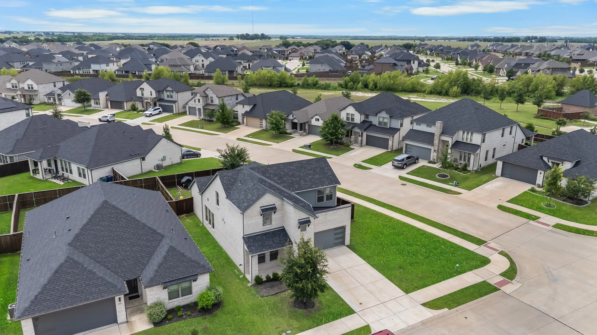Single Family Residence For Sale in Ellis County , 352 Boone Drive, Waxahachie, Texas 75165, 4 Bedrooms, 3 Bathrooms, 2 Garage spaces, 2,245 Sqft, built in 2021, Price $390,000, mls#21305081, Real Estate Agent in Waxahachie, Homes For Sale in Ellis county, Homes For Sale in Waxahachie, Realtor in Waxahachie Texas, Real Estate Brokerage Independent Realty Texas, Luminita Cordes Realtor