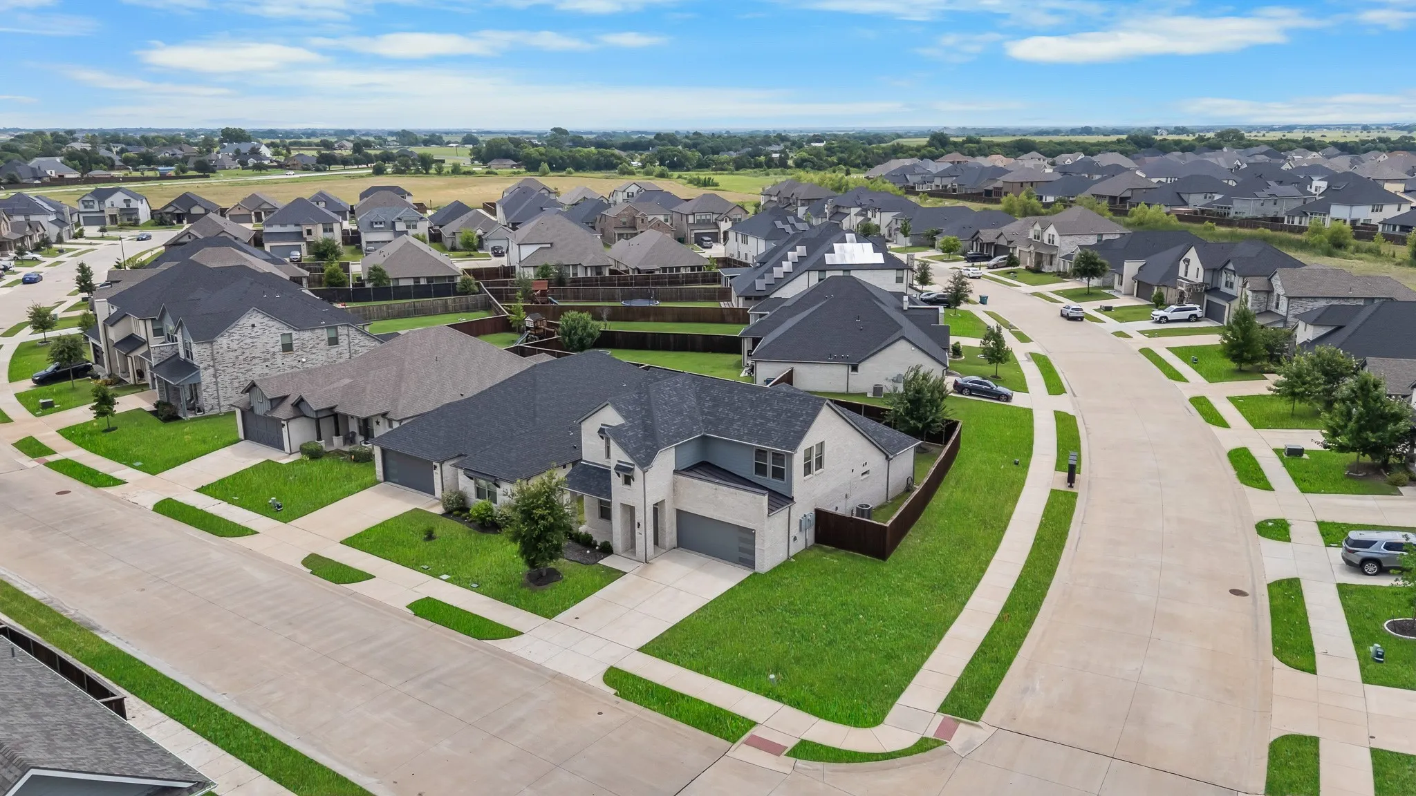 Single Family Residence For Sale in Ellis County , 352 Boone Drive, Waxahachie, Texas 75165, 4 Bedrooms, 3 Bathrooms, 2 Garage spaces, 2,245 Sqft, built in 2021, Price $390,000, mls#21305081, Real Estate Agent in Waxahachie, Homes For Sale in Ellis county, Homes For Sale in Waxahachie, Realtor in Waxahachie Texas, Real Estate Brokerage Independent Realty Texas, Luminita Cordes Realtor