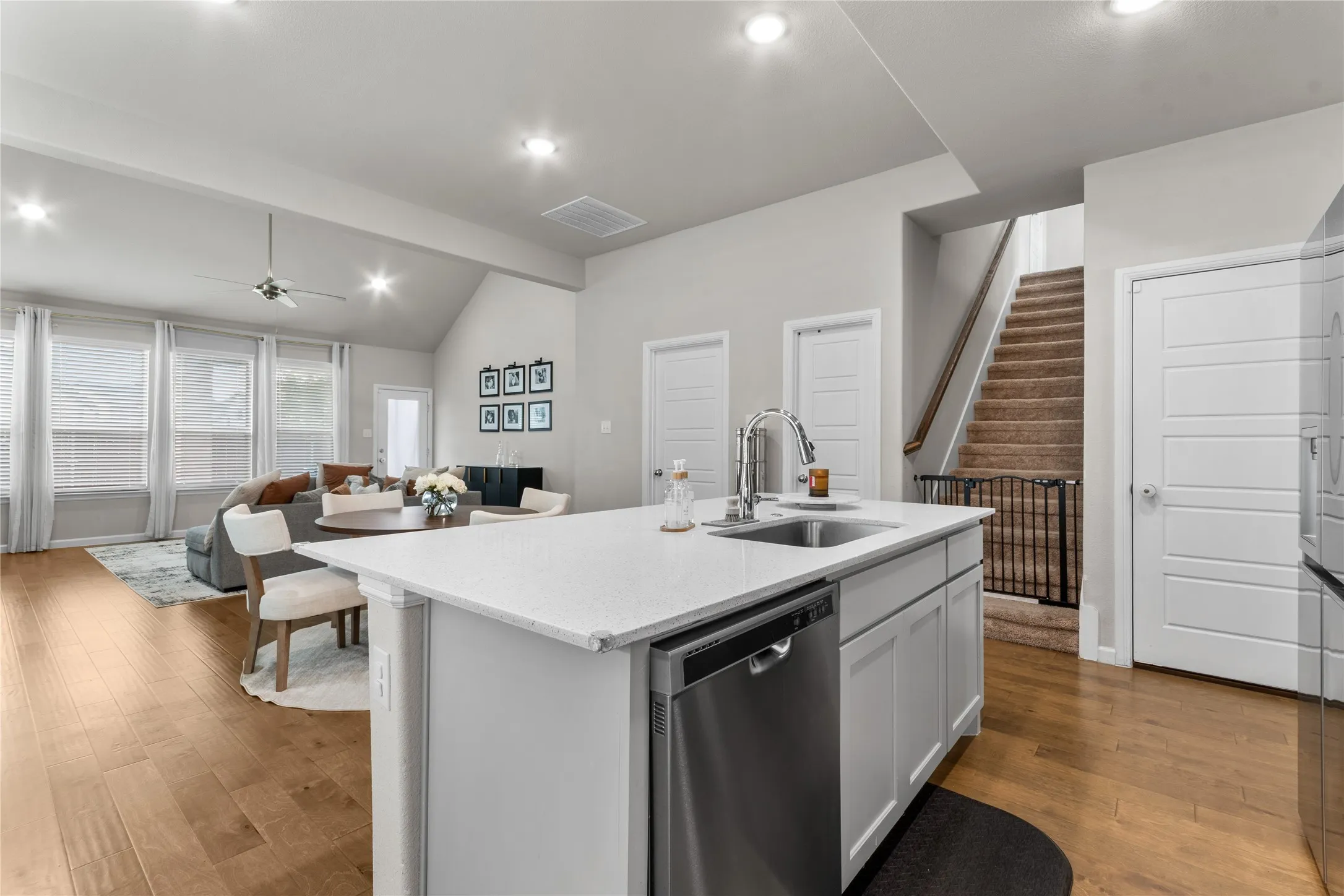 Single Family Residence For Sale in Ellis County , 352 Boone Drive, Waxahachie, Texas 75165, 4 Bedrooms, 3 Bathrooms, 2 Garage spaces, 2,245 Sqft, built in 2021, Price $390,000, mls#21305081, Real Estate Agent in Waxahachie, Homes For Sale in Ellis county, Homes For Sale in Waxahachie, Realtor in Waxahachie Texas, Real Estate Brokerage Independent Realty Texas, Luminita Cordes Realtor
