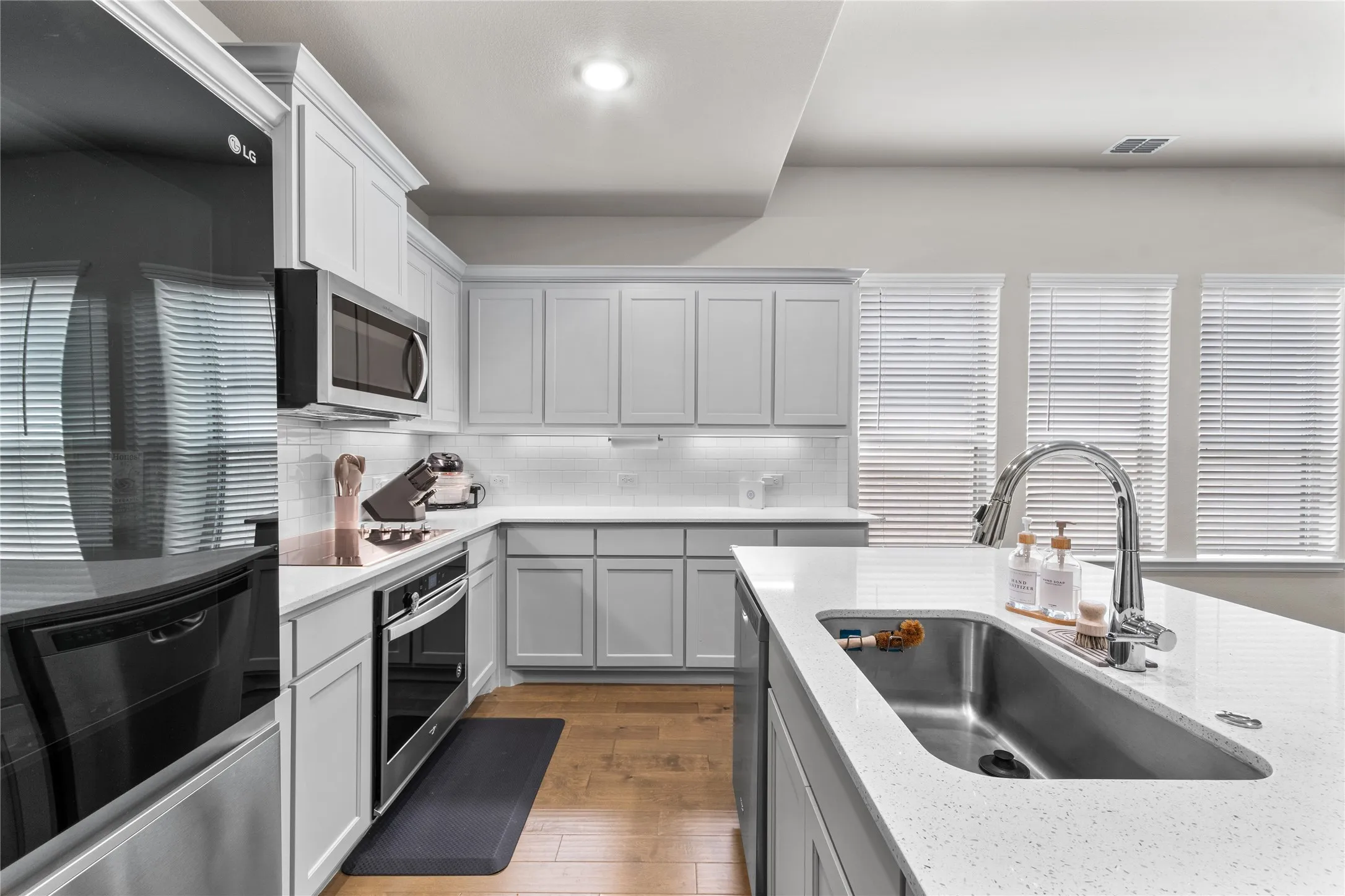 Single Family Residence For Sale in Ellis County , 352 Boone Drive, Waxahachie, Texas 75165, 4 Bedrooms, 3 Bathrooms, 2 Garage spaces, 2,245 Sqft, built in 2021, Price $390,000, mls#21305081, Real Estate Agent in Waxahachie, Homes For Sale in Ellis county, Homes For Sale in Waxahachie, Realtor in Waxahachie Texas, Real Estate Brokerage Independent Realty Texas, Luminita Cordes Realtor
