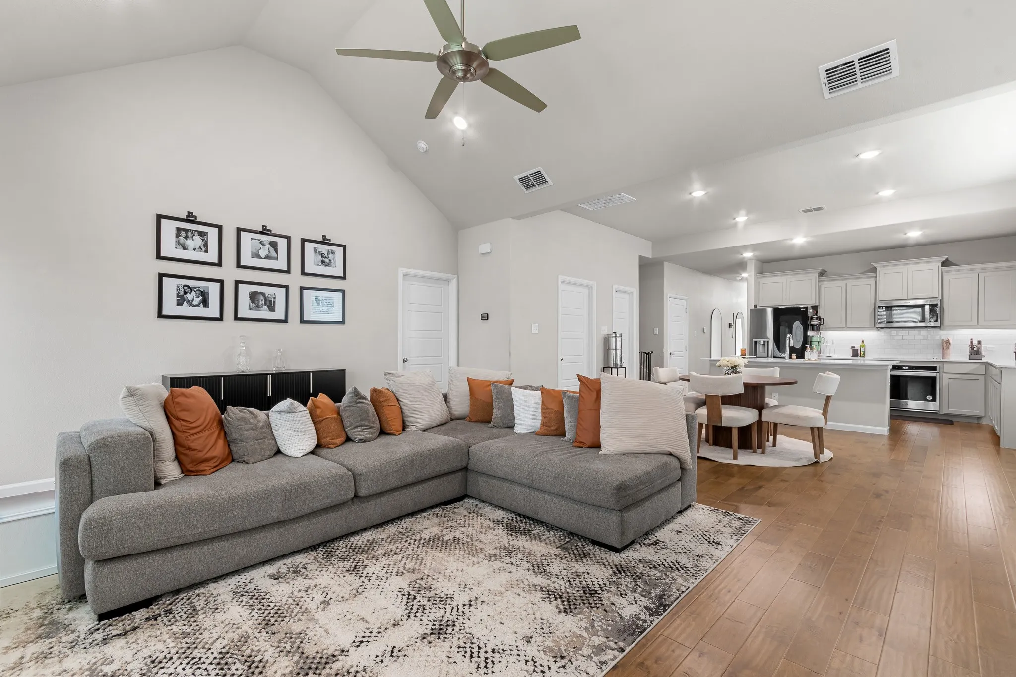 Single Family Residence For Sale in Ellis County , 352 Boone Drive, Waxahachie, Texas 75165, 4 Bedrooms, 3 Bathrooms, 2 Garage spaces, 2,245 Sqft, built in 2021, Price $390,000, mls#21305081, Real Estate Agent in Waxahachie, Homes For Sale in Ellis county, Homes For Sale in Waxahachie, Realtor in Waxahachie Texas, Real Estate Brokerage Independent Realty Texas, Luminita Cordes Realtor