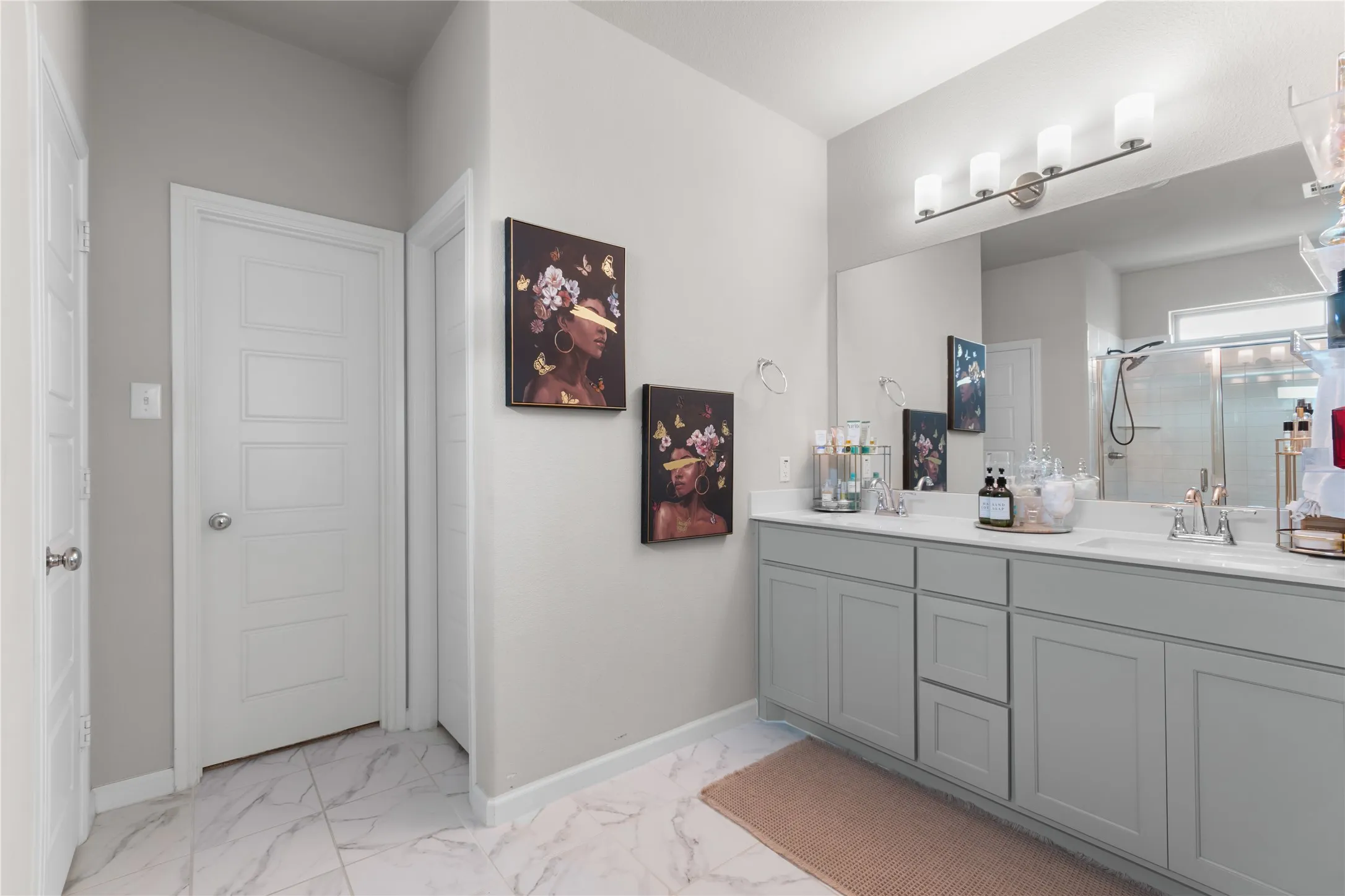 Single Family Residence For Sale in Ellis County , 352 Boone Drive, Waxahachie, Texas 75165, 4 Bedrooms, 3 Bathrooms, 2 Garage spaces, 2,245 Sqft, built in 2021, Price $390,000, mls#21305081, Real Estate Agent in Waxahachie, Homes For Sale in Ellis county, Homes For Sale in Waxahachie, Realtor in Waxahachie Texas, Real Estate Brokerage Independent Realty Texas, Luminita Cordes Realtor