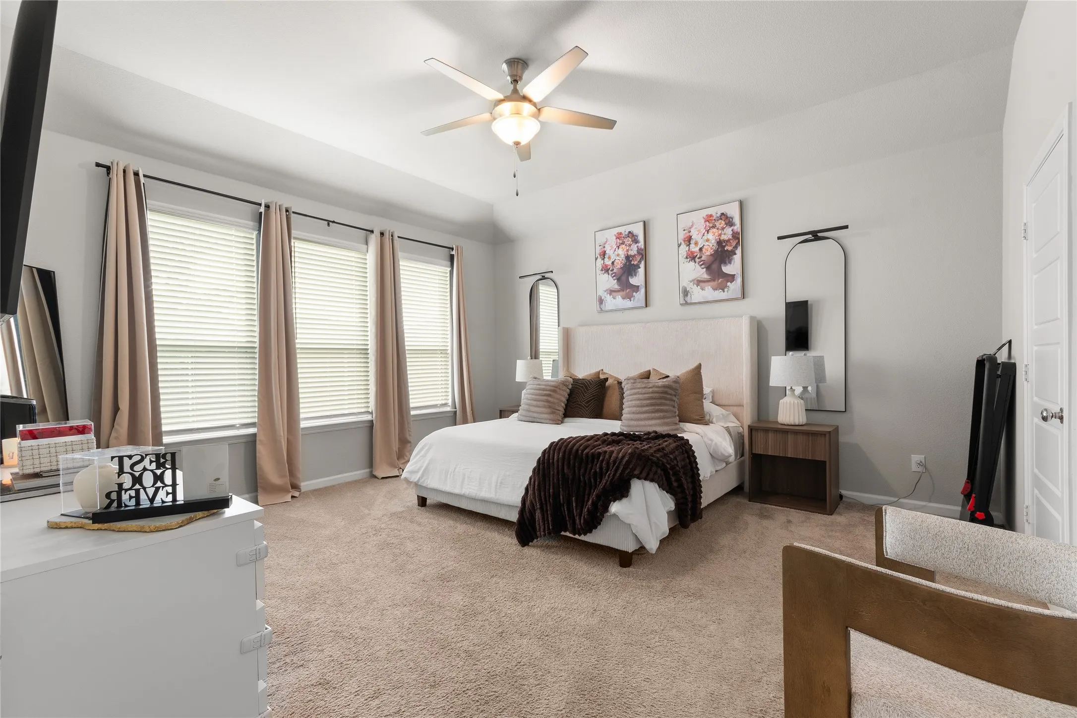 Single Family Residence For Sale in Ellis County , 352 Boone Drive, Waxahachie, Texas 75165, 4 Bedrooms, 3 Bathrooms, 2 Garage spaces, 2,245 Sqft, built in 2021, Price $390,000, mls#21305081, Real Estate Agent in Waxahachie, Homes For Sale in Ellis county, Homes For Sale in Waxahachie, Realtor in Waxahachie Texas, Real Estate Brokerage Independent Realty Texas, Luminita Cordes Realtor