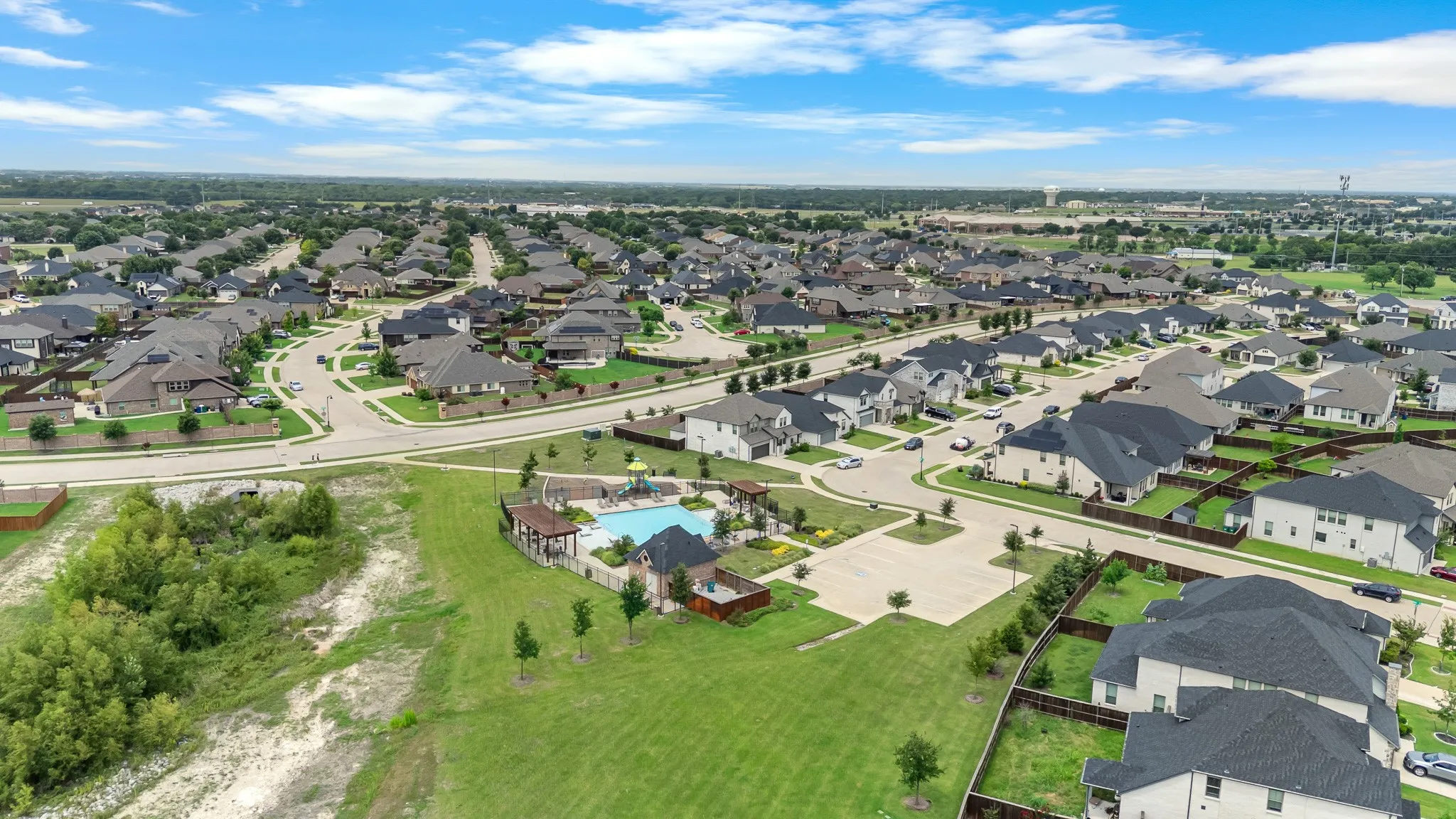 Single Family Residence For Sale in Ellis County , 352 Boone Drive, Waxahachie, Texas 75165, 4 Bedrooms, 3 Bathrooms, 2 Garage spaces, 2,245 Sqft, built in 2021, Price $390,000, mls#21305081, Real Estate Agent in Waxahachie, Homes For Sale in Ellis county, Homes For Sale in Waxahachie, Realtor in Waxahachie Texas, Real Estate Brokerage Independent Realty Texas, Luminita Cordes Realtor