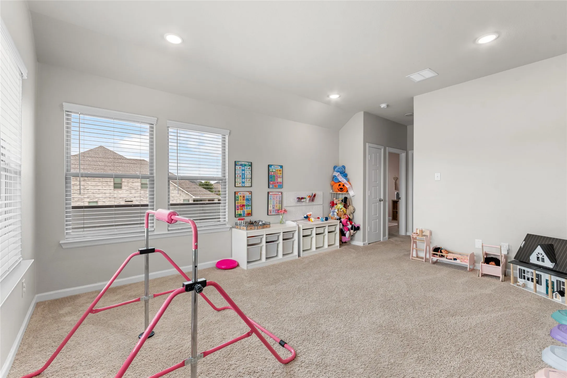 Single Family Residence For Sale in Ellis County , 352 Boone Drive, Waxahachie, Texas 75165, 4 Bedrooms, 3 Bathrooms, 2 Garage spaces, 2,245 Sqft, built in 2021, Price $390,000, mls#21305081, Real Estate Agent in Waxahachie, Homes For Sale in Ellis county, Homes For Sale in Waxahachie, Realtor in Waxahachie Texas, Real Estate Brokerage Independent Realty Texas, Luminita Cordes Realtor