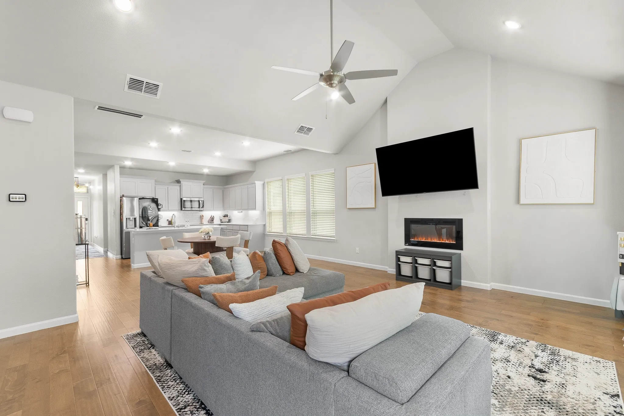 Single Family Residence For Sale in Ellis County , 352 Boone Drive, Waxahachie, Texas 75165, 4 Bedrooms, 3 Bathrooms, 2 Garage spaces, 2,245 Sqft, built in 2021, Price $390,000, mls#21305081, Real Estate Agent in Waxahachie, Homes For Sale in Ellis county, Homes For Sale in Waxahachie, Realtor in Waxahachie Texas, Real Estate Brokerage Independent Realty Texas, Luminita Cordes Realtor
