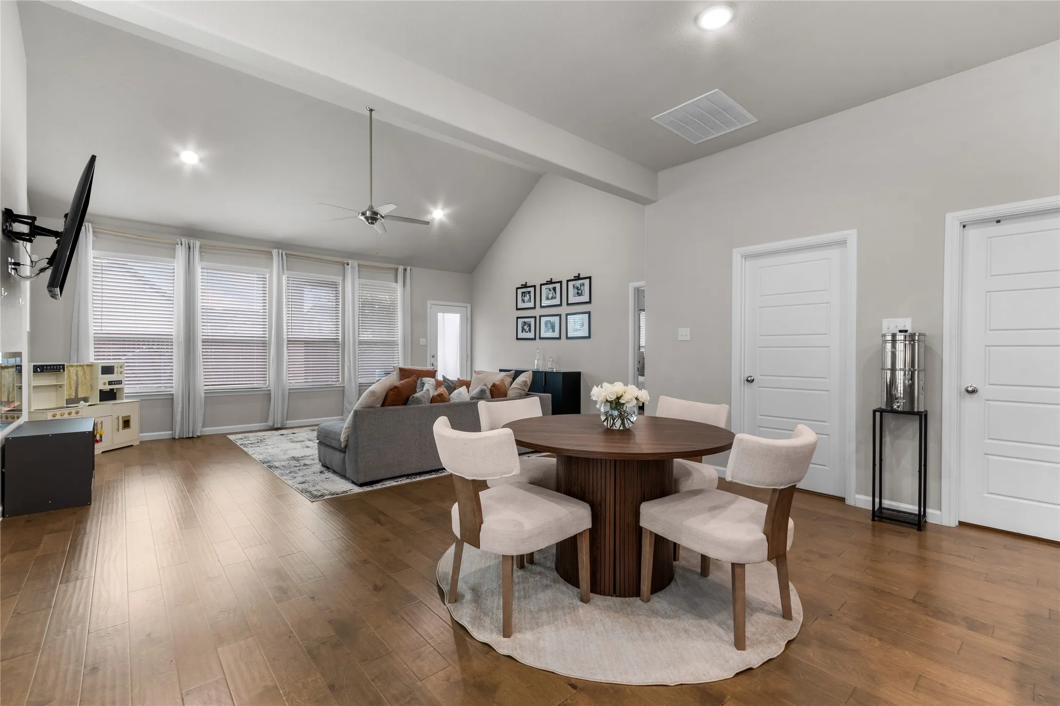 Single Family Residence For Sale in Ellis County , 352 Boone Drive, Waxahachie, Texas 75165, 4 Bedrooms, 3 Bathrooms, 2 Garage spaces, 2,245 Sqft, built in 2021, Price $390,000, mls#21305081, Real Estate Agent in Waxahachie, Homes For Sale in Ellis county, Homes For Sale in Waxahachie, Realtor in Waxahachie Texas, Real Estate Brokerage Independent Realty Texas, Luminita Cordes Realtor