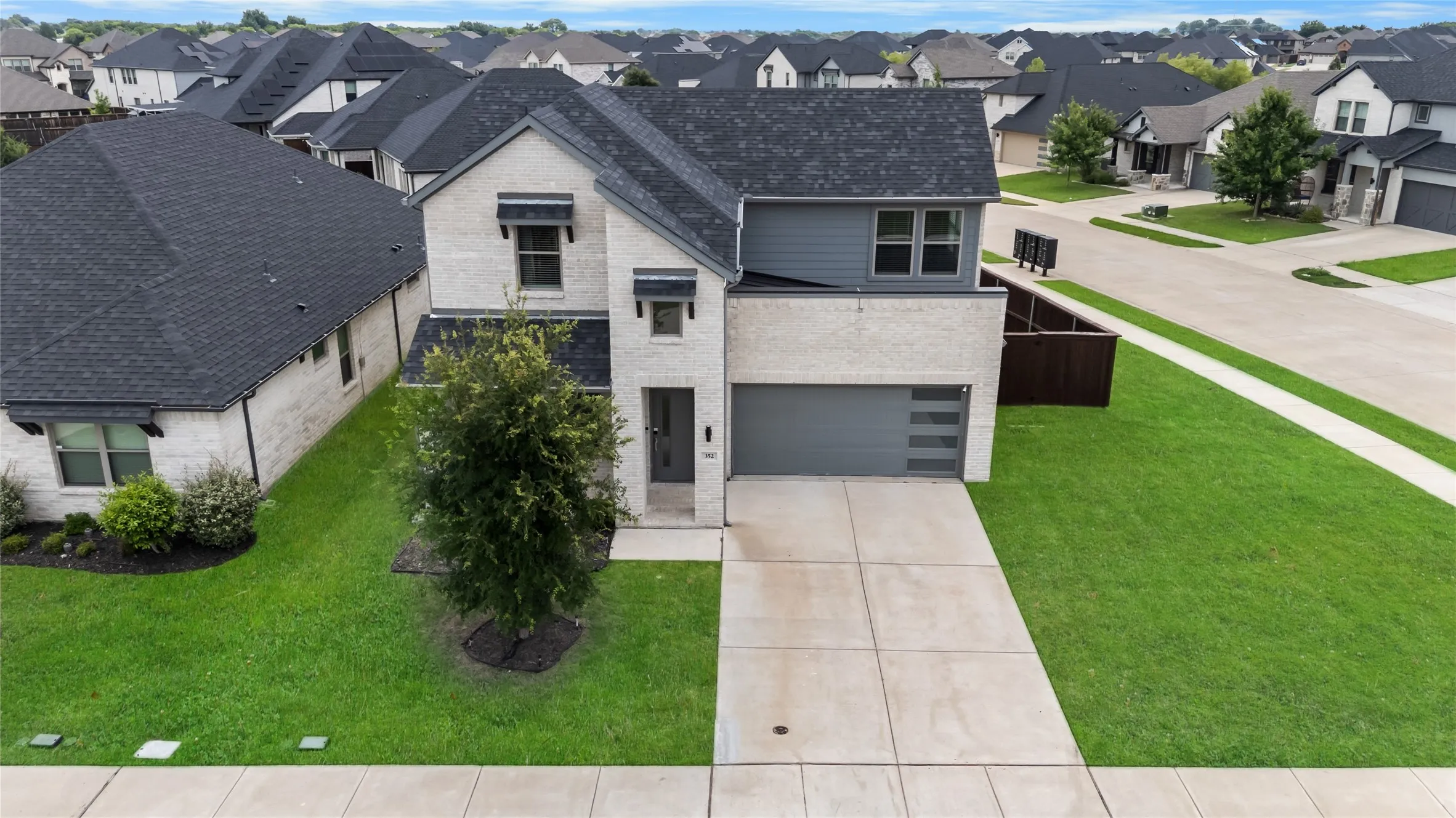 Single Family Residence For Sale in Ellis County , 352 Boone Drive, Waxahachie, Texas 75165, 4 Bedrooms, 3 Bathrooms, 2 Garage spaces, 2,245 Sqft, built in 2021, Price $390,000, mls#21305081, Real Estate Agent in Waxahachie, Homes For Sale in Ellis county, Homes For Sale in Waxahachie, Realtor in Waxahachie Texas, Real Estate Brokerage Independent Realty Texas, Luminita Cordes Realtor