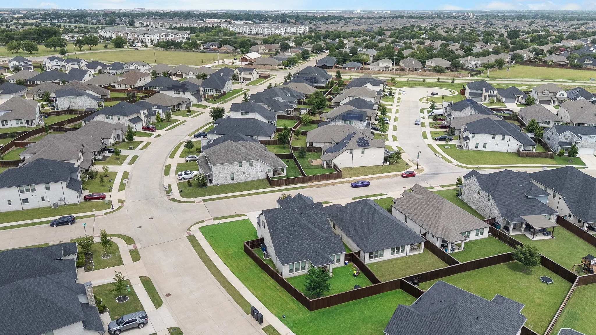 Single Family Residence For Sale in Ellis County , 352 Boone Drive, Waxahachie, Texas 75165, 4 Bedrooms, 3 Bathrooms, 2 Garage spaces, 2,245 Sqft, built in 2021, Price $390,000, mls#21305081, Real Estate Agent in Waxahachie, Homes For Sale in Ellis county, Homes For Sale in Waxahachie, Realtor in Waxahachie Texas, Real Estate Brokerage Independent Realty Texas, Luminita Cordes Realtor