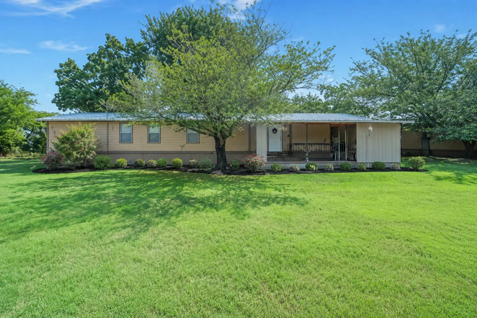 Manufactured Home For Sale in Van Zandt County , 356 Fm 751, Wills Point, Texas 75169, 3 Bedroom, 3 Bathroom, Garage spaces, 2,196 Sqft, built in 1998, mls#21307097, Real Estate Agent in Wills Point, Homes For Sale in Van Zandt county, Homes For Sale in Wills Point, Realtor in Wills Point Texas, Real Estate Brokerage Independent Realty Texas, Luminita Cordes Realtor