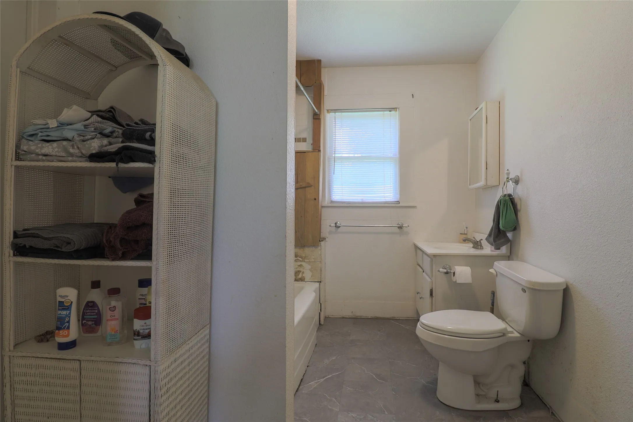 Single Family Residence For Sale in Van Zandt County , 518 N Green Street, Grand Saline, Texas 75140, 2 Bedrooms, 1 Bathroom, Garage spaces, 1,302 Sqft, built in 1957, Price $115,000, mls#21307160, Real Estate Agent in Grand Saline, Homes For Sale in Van Zandt county, Homes For Sale in Grand Saline, Realtor in Grand Saline Texas, Real Estate Brokerage Independent Realty Texas, Luminita Cordes Realtor
