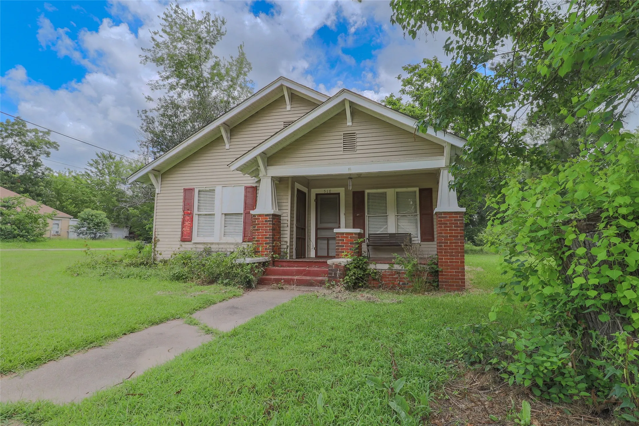 Single Family Residence For Sale in Van Zandt County , 518 N Green Street, Grand Saline, Texas 75140, 2 Bedrooms, 1 Bathroom, Garage spaces, 1,302 Sqft, built in 1957, Price $115,000, mls#21307160, Real Estate Agent in Grand Saline, Homes For Sale in Van Zandt county, Homes For Sale in Grand Saline, Realtor in Grand Saline Texas, Real Estate Brokerage Independent Realty Texas, Luminita Cordes Realtor