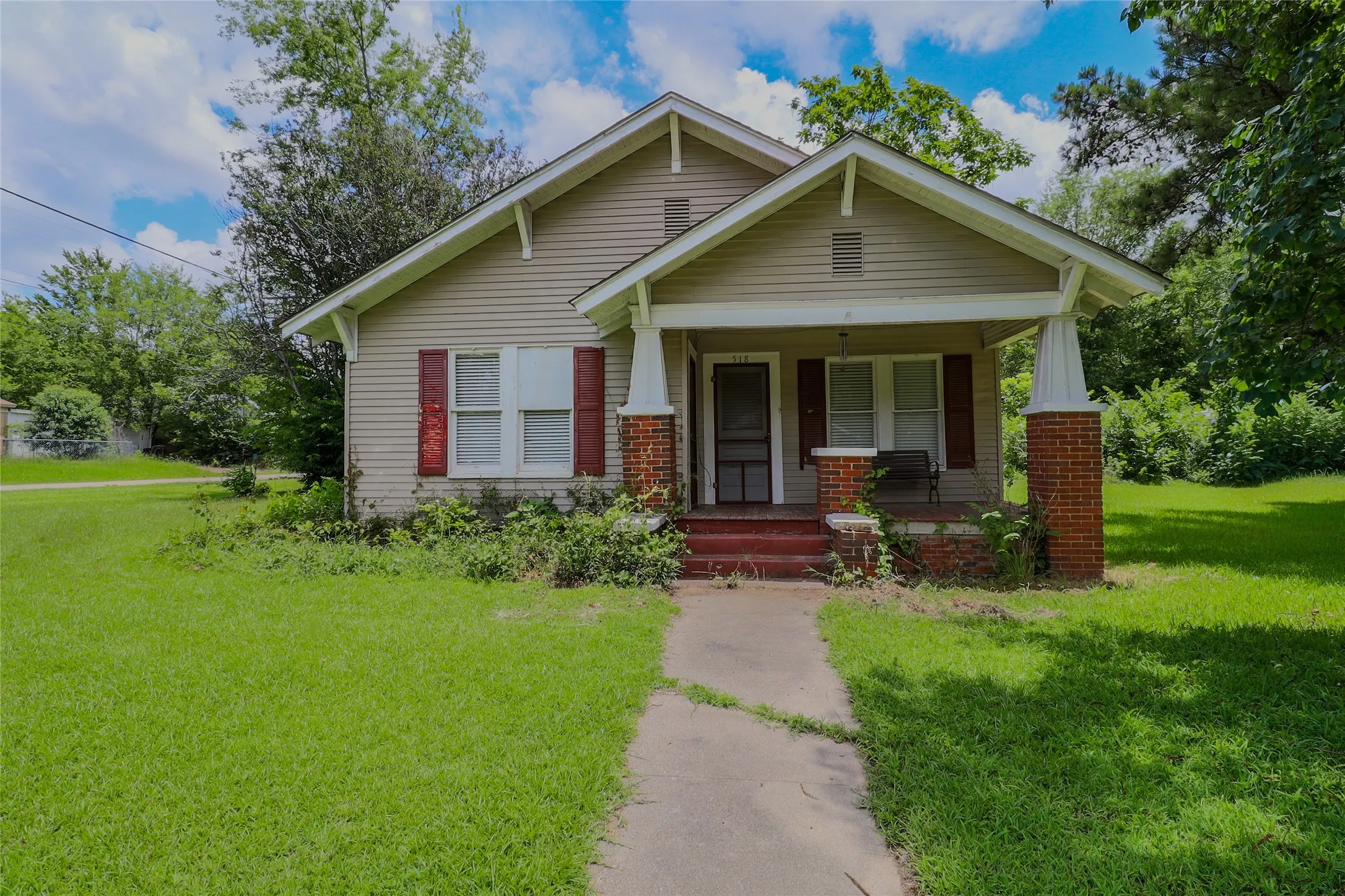 Single Family Residence For Sale in Van Zandt County , 518 N Green Street, Grand Saline, Texas 75140, 2 Bedrooms, 1 Bathroom, Garage spaces, 1,302 Sqft, built in 1957, Price $115,000, mls#21307160, Real Estate Agent in Grand Saline, Homes For Sale in Van Zandt county, Homes For Sale in Grand Saline, Realtor in Grand Saline Texas, Real Estate Brokerage Independent Realty Texas, Luminita Cordes Realtor
