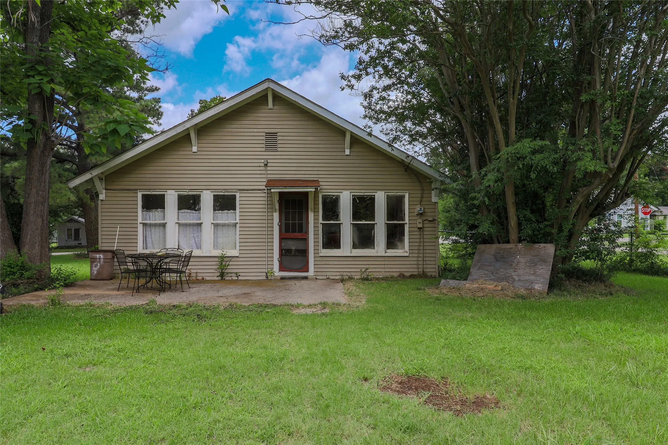 Single Family Residence For Sale in Van Zandt County , 518 N Green Street, Grand Saline, Texas 75140, 2 Bedrooms, 1 Bathroom, Garage spaces, 1,302 Sqft, built in 1957, Price $115,000, mls#21307160, Real Estate Agent in Grand Saline, Homes For Sale in Van Zandt county, Homes For Sale in Grand Saline, Realtor in Grand Saline Texas, Real Estate Brokerage Independent Realty Texas, Luminita Cordes Realtor