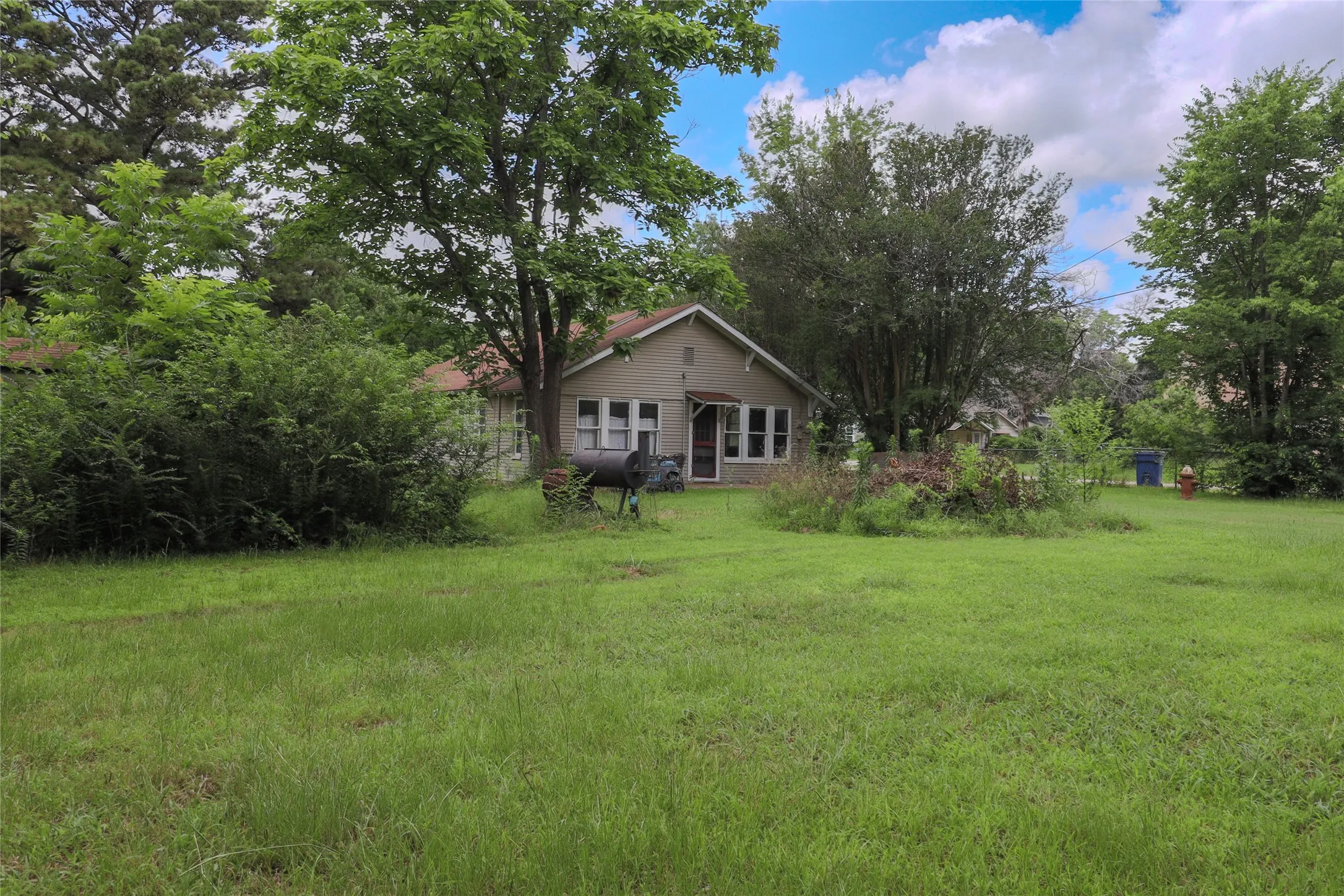 Single Family Residence For Sale in Van Zandt County , 518 N Green Street, Grand Saline, Texas 75140, 2 Bedrooms, 1 Bathroom, Garage spaces, 1,302 Sqft, built in 1957, Price $115,000, mls#21307160, Real Estate Agent in Grand Saline, Homes For Sale in Van Zandt county, Homes For Sale in Grand Saline, Realtor in Grand Saline Texas, Real Estate Brokerage Independent Realty Texas, Luminita Cordes Realtor