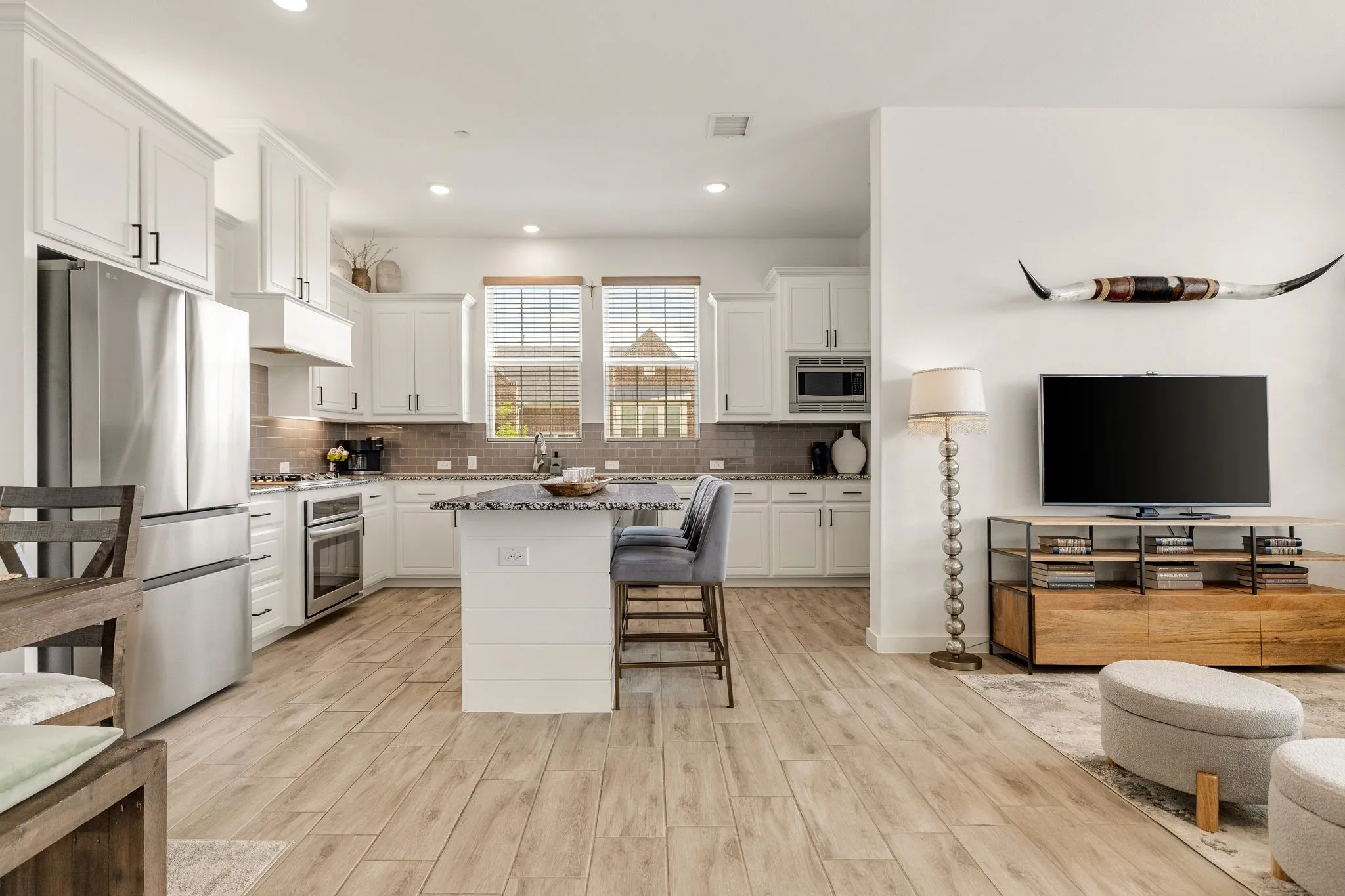 Townhouse For Sale in Collin County , 7210 Switchgrass Road, Frisco, Texas 75033, 3 Bedroom, 3 Bathroom, 2 Garage spaces, 2,132 Sqft, built in 2019, mls#21307142, Real Estate Agent in Frisco, Homes For Sale in Collin county, Homes For Sale in Frisco, Realtor in Frisco Texas, Real Estate Brokerage Independent Realty Texas, Luminita Cordes Realtor