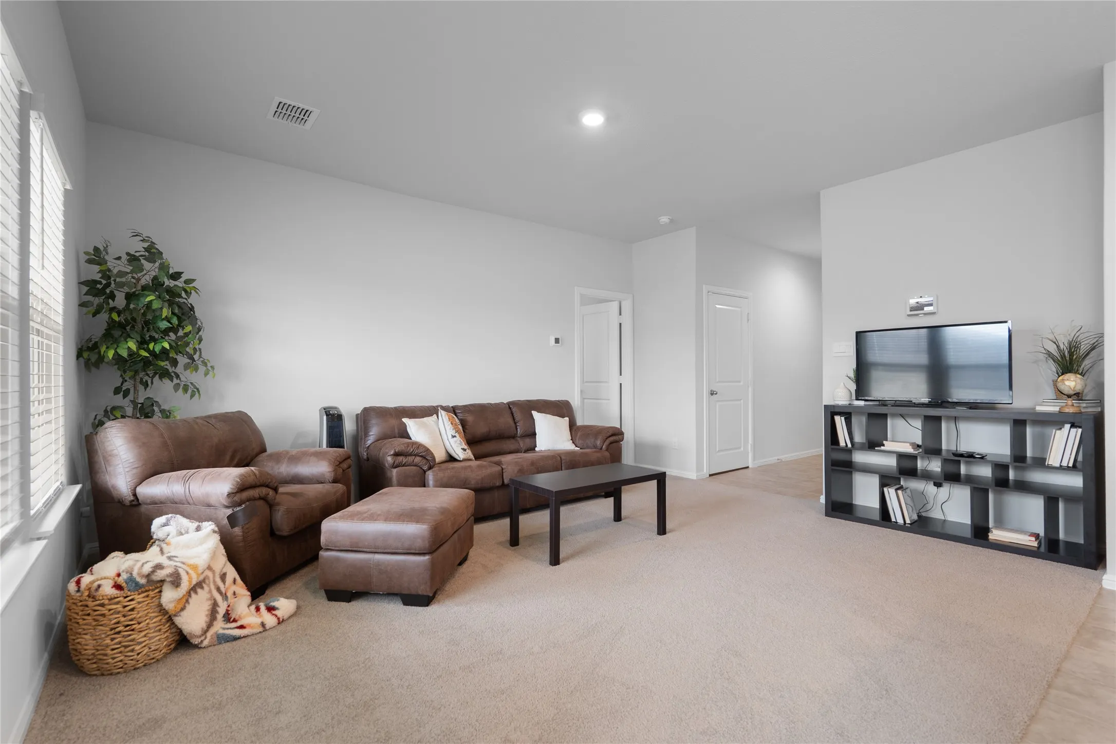 Single Family Residence For Sale in Denton County , 5901 Harvey Gap Lane, Denton, Texas 76226, 3 Bedroom, 2 Bathroom, 2 Garage spaces, 1,318 Sqft, built in 2023, mls#21305561, Real Estate Agent in Denton, Homes For Sale in Denton county, Homes For Sale in Denton, Realtor in Denton Texas, Real Estate Brokerage Independent Realty Texas, Luminita Cordes Realtor