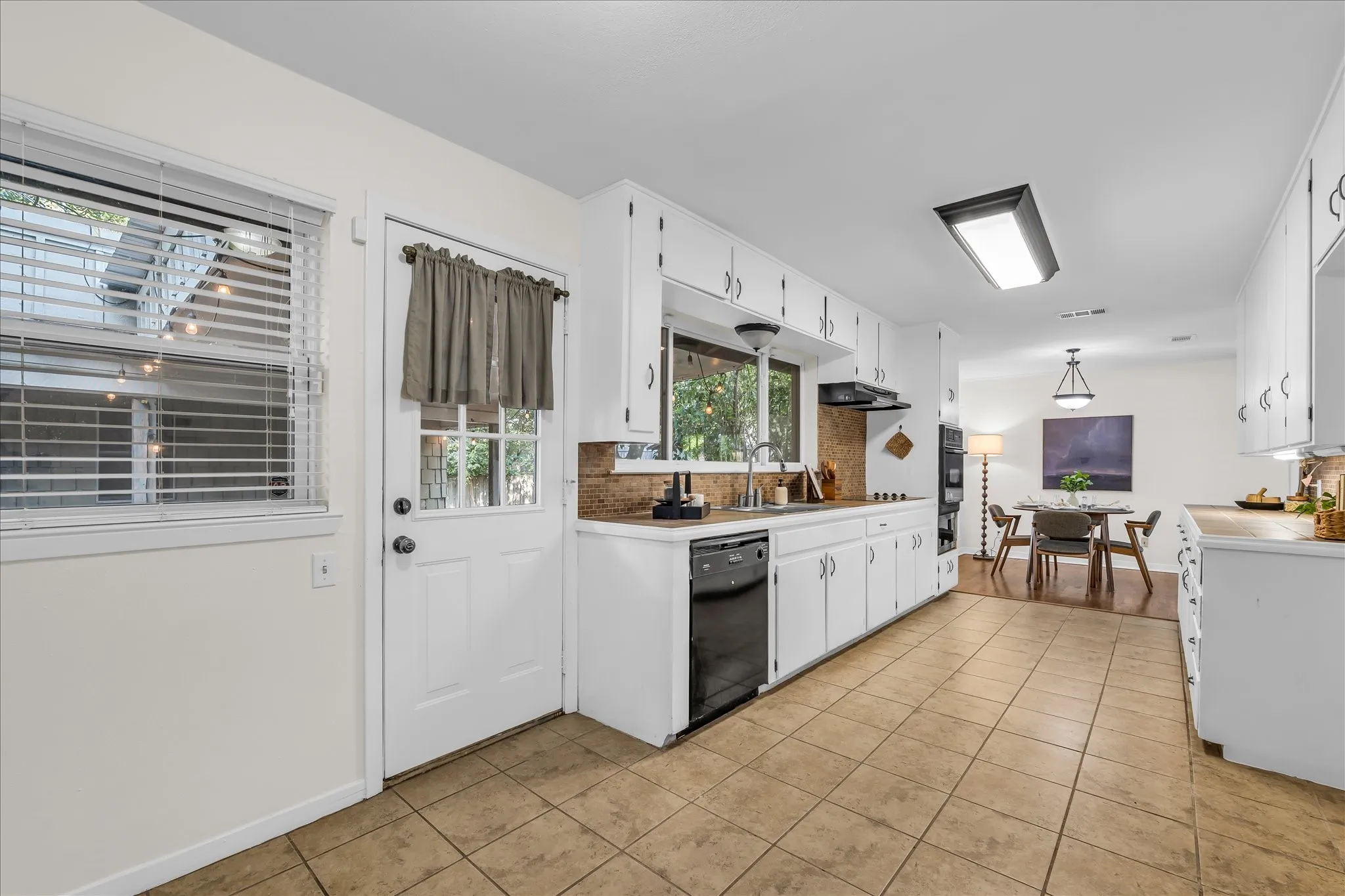 Single Family Residence For Sale in Mc Lennan County , 2500 N 42nd Street, Waco, Texas 76710, 3 Bedroom, 2 Bathroom, Garage spaces, 1,728 Sqft, built in 1956, mls#21306809, Real Estate Agent in Waco, Homes For Sale in Mc Lennan county, Homes For Sale in Waco, Realtor in Waco Texas, Real Estate Brokerage Independent Realty Texas, Luminita Cordes Realtor