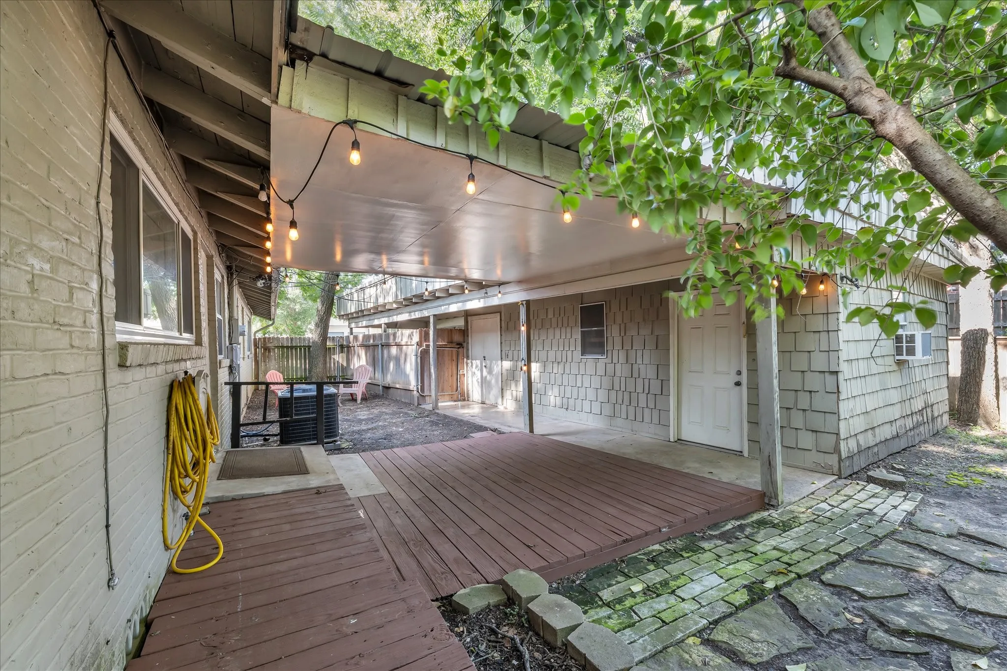 Single Family Residence For Sale in Mc Lennan County , 2500 N 42nd Street, Waco, Texas 76710, 3 Bedroom, 2 Bathroom, Garage spaces, 1,728 Sqft, built in 1956, mls#21306809, Real Estate Agent in Waco, Homes For Sale in Mc Lennan county, Homes For Sale in Waco, Realtor in Waco Texas, Real Estate Brokerage Independent Realty Texas, Luminita Cordes Realtor