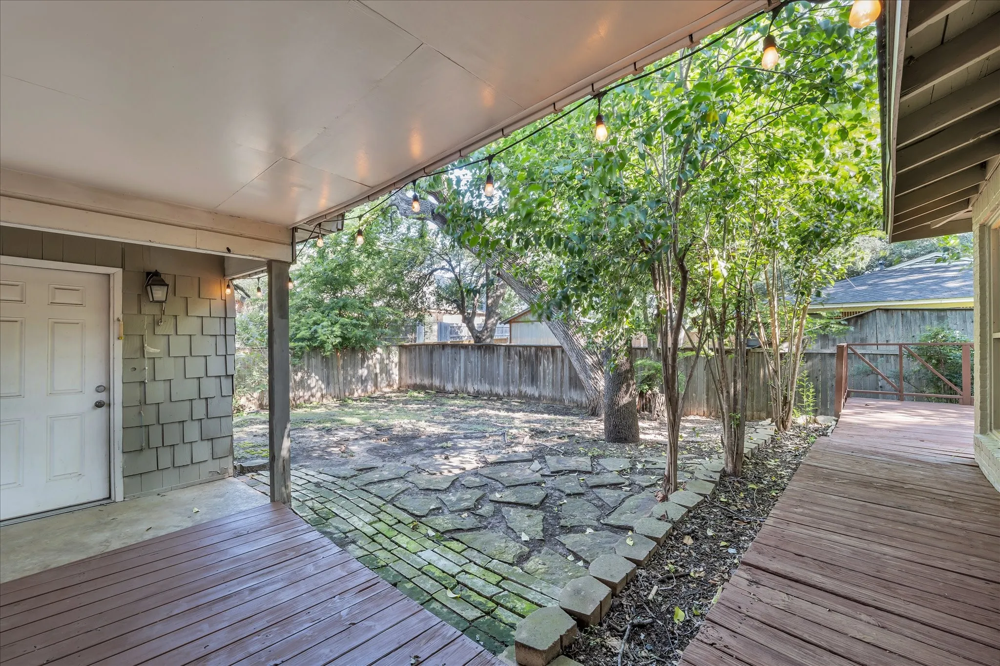 Single Family Residence For Sale in Mc Lennan County , 2500 N 42nd Street, Waco, Texas 76710, 3 Bedroom, 2 Bathroom, Garage spaces, 1,728 Sqft, built in 1956, mls#21306809, Real Estate Agent in Waco, Homes For Sale in Mc Lennan county, Homes For Sale in Waco, Realtor in Waco Texas, Real Estate Brokerage Independent Realty Texas, Luminita Cordes Realtor