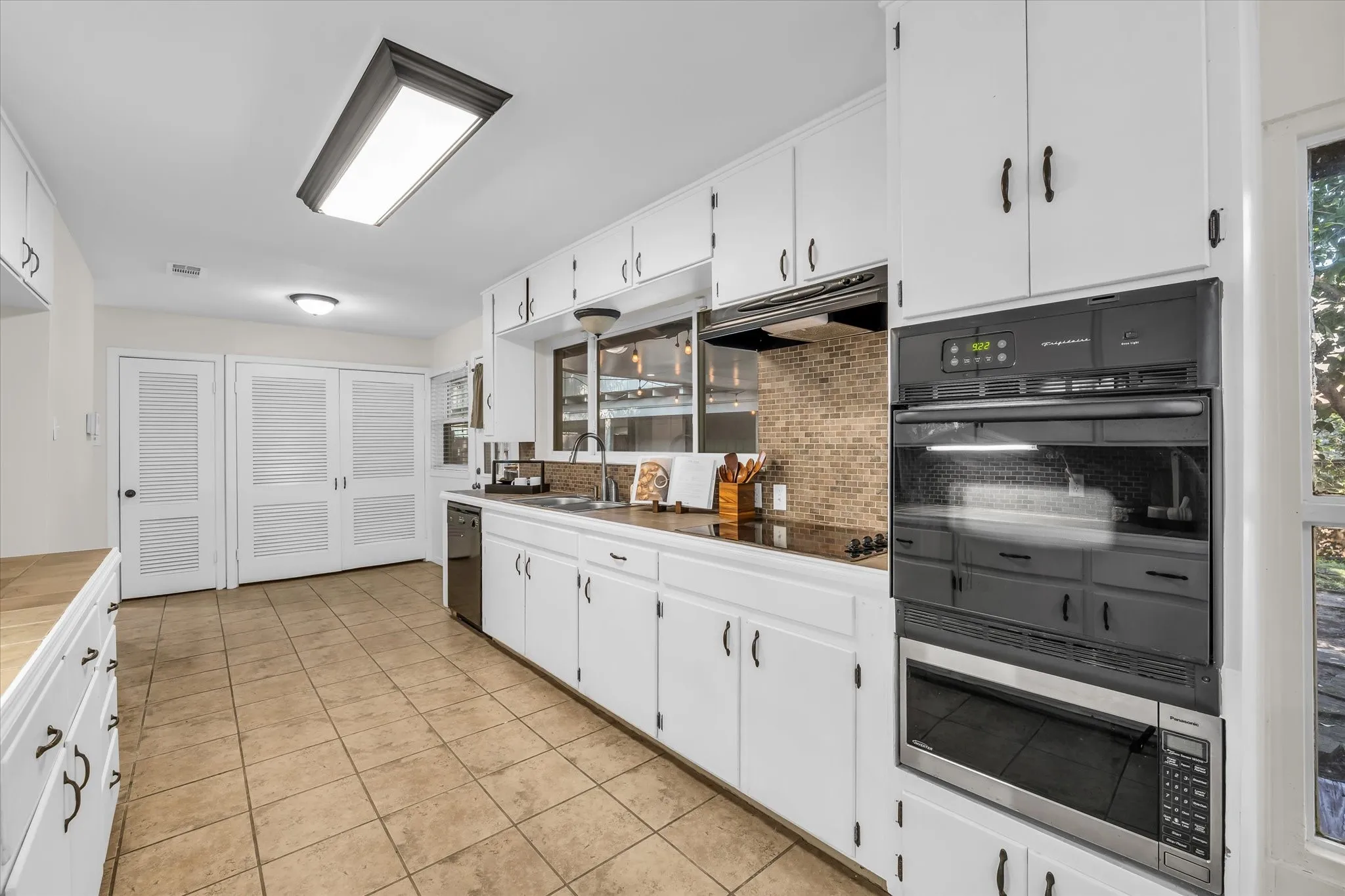 Single Family Residence For Sale in Mc Lennan County , 2500 N 42nd Street, Waco, Texas 76710, 3 Bedroom, 2 Bathroom, Garage spaces, 1,728 Sqft, built in 1956, mls#21306809, Real Estate Agent in Waco, Homes For Sale in Mc Lennan county, Homes For Sale in Waco, Realtor in Waco Texas, Real Estate Brokerage Independent Realty Texas, Luminita Cordes Realtor