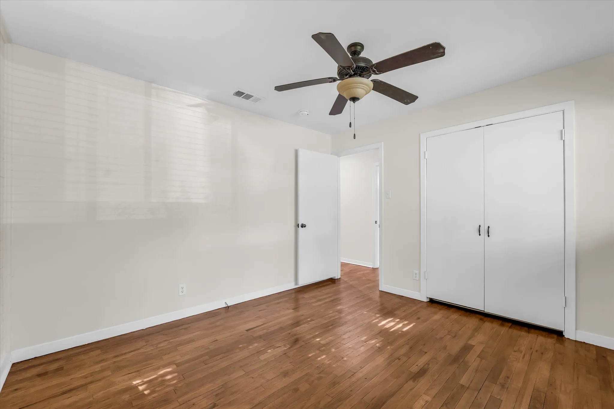 Single Family Residence For Sale in Mc Lennan County , 2500 N 42nd Street, Waco, Texas 76710, 3 Bedroom, 2 Bathroom, Garage spaces, 1,728 Sqft, built in 1956, mls#21306809, Real Estate Agent in Waco, Homes For Sale in Mc Lennan county, Homes For Sale in Waco, Realtor in Waco Texas, Real Estate Brokerage Independent Realty Texas, Luminita Cordes Realtor