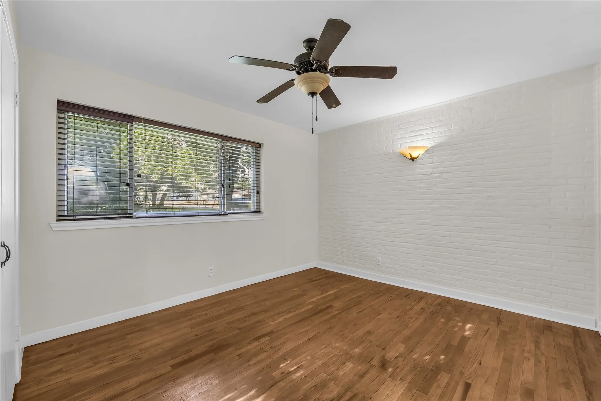 Single Family Residence For Sale in Mc Lennan County , 2500 N 42nd Street, Waco, Texas 76710, 3 Bedroom, 2 Bathroom, Garage spaces, 1,728 Sqft, built in 1956, mls#21306809, Real Estate Agent in Waco, Homes For Sale in Mc Lennan county, Homes For Sale in Waco, Realtor in Waco Texas, Real Estate Brokerage Independent Realty Texas, Luminita Cordes Realtor